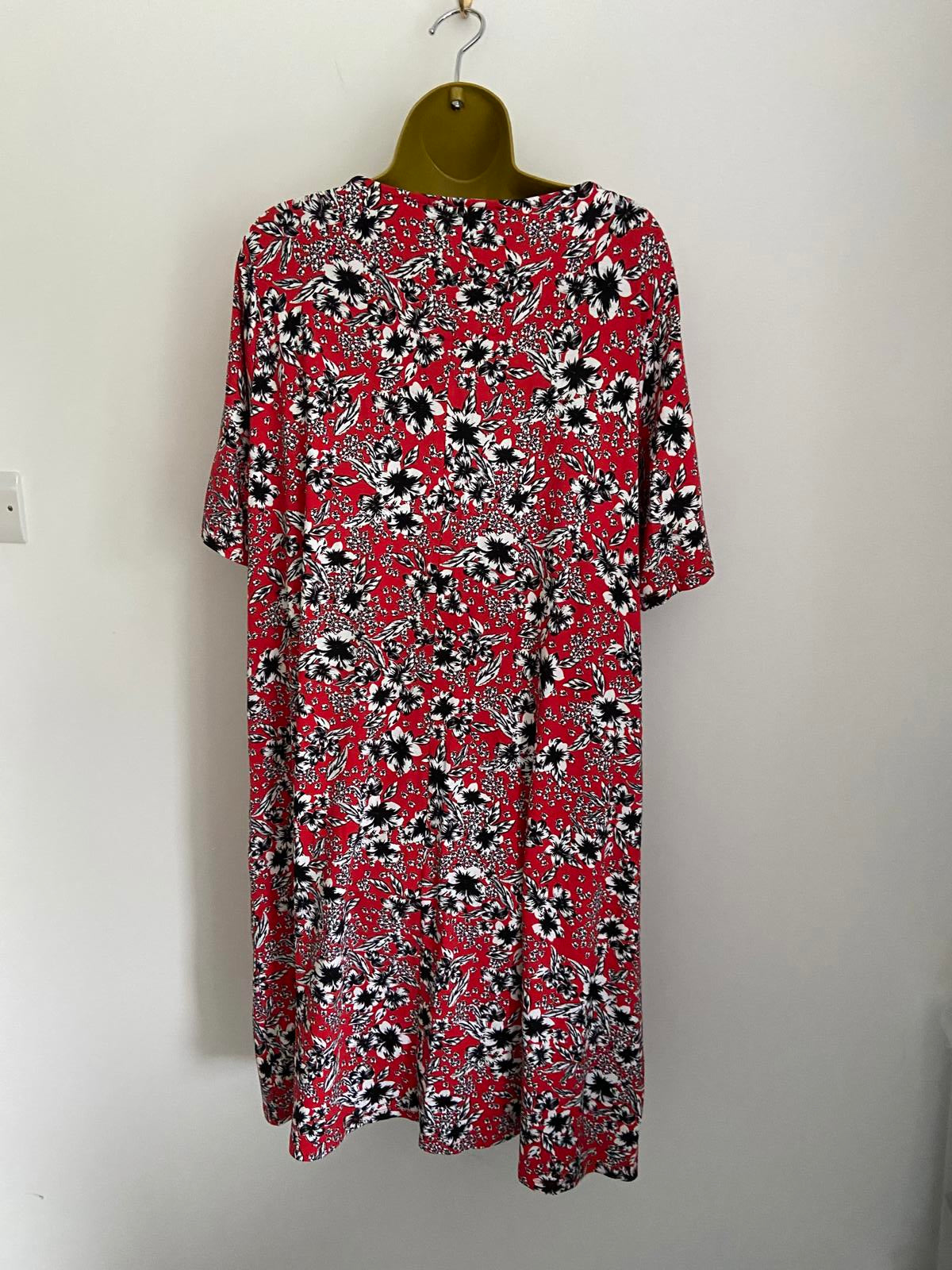 Red Floral T-Shirt Dress Short Sleeve Round Neck Summer Casual Mini Size 16