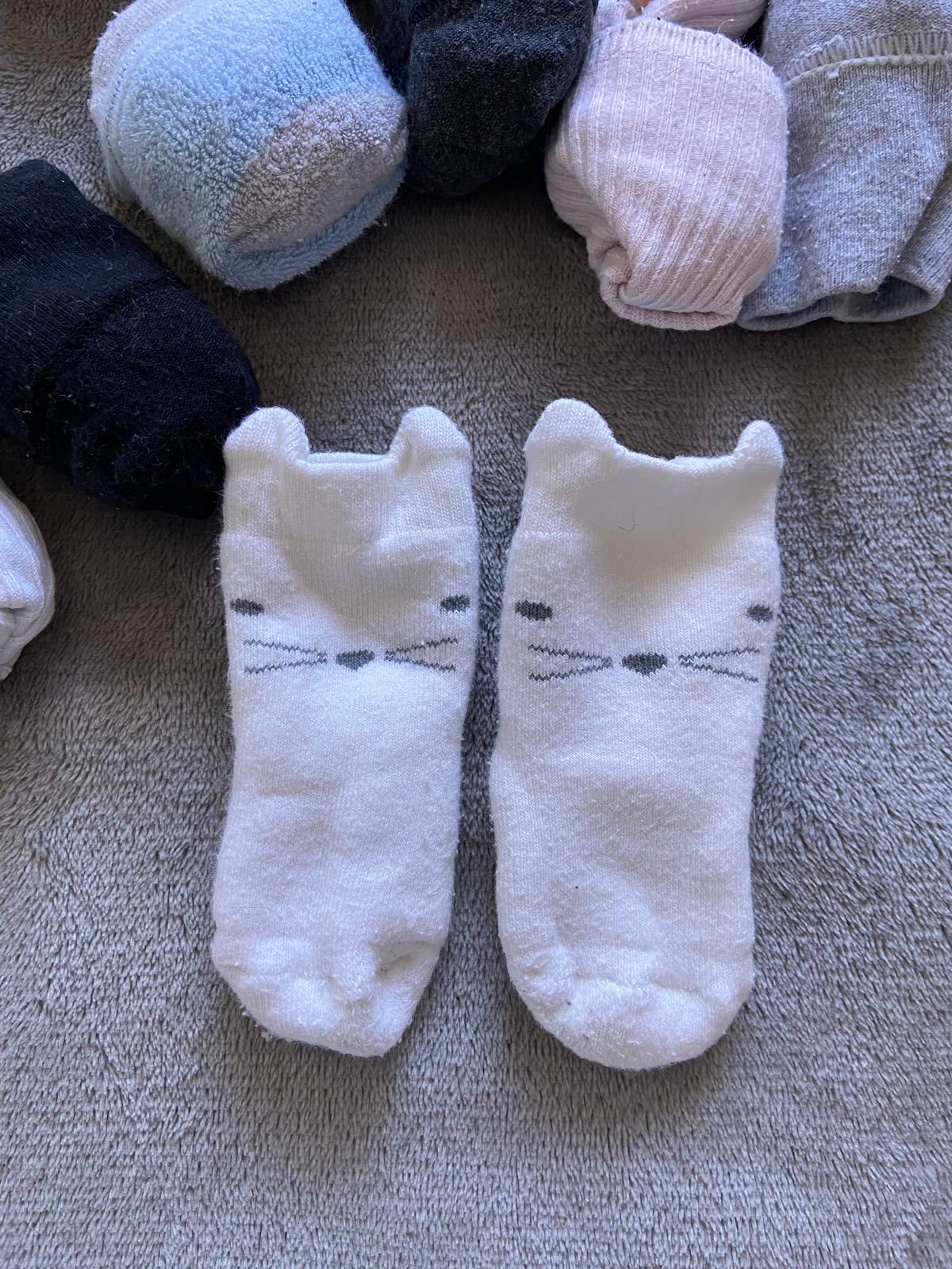 Bundle of 18 Pairs Baby Socks Assorted Colours & Styles Excellent Condition