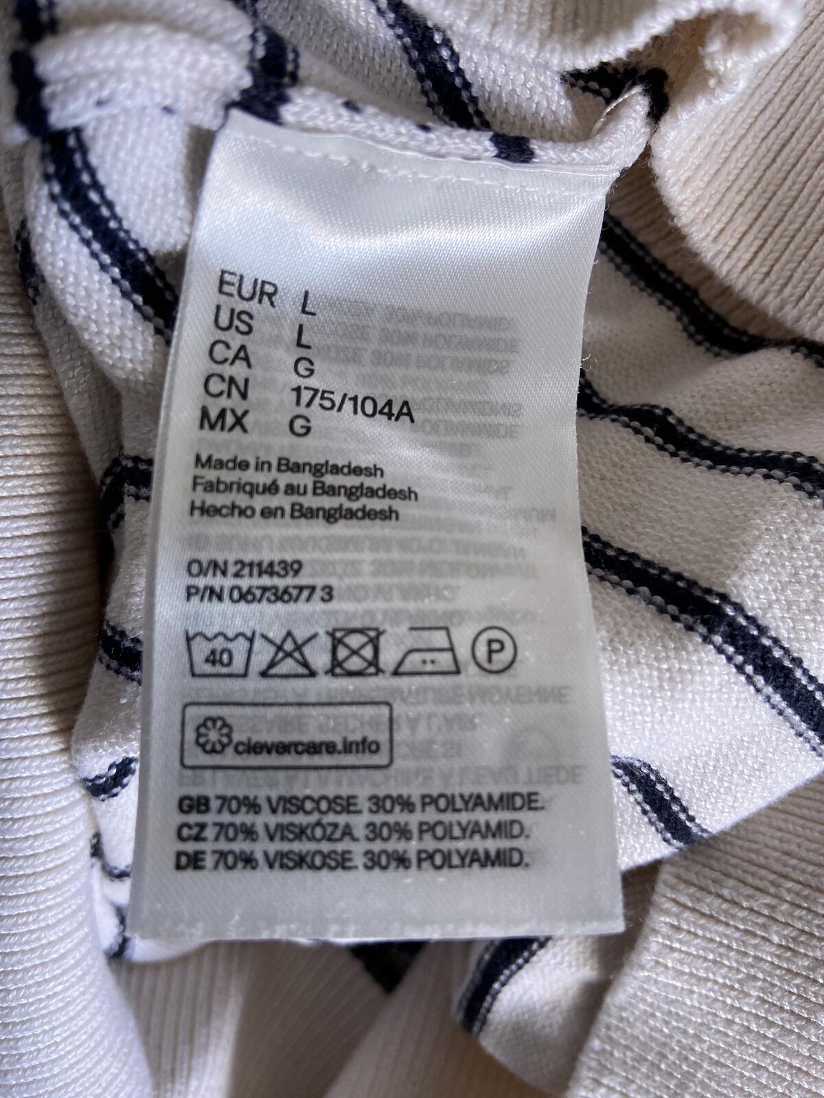 H&M Women’s White & Blue Striped Lightweight Turtleneck Sweater Size Large