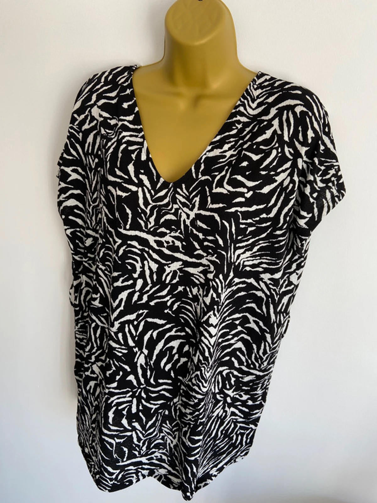 F&F White Zebra Print Beach Cover up Dress – Size 14 – V-Neck, Lightweight