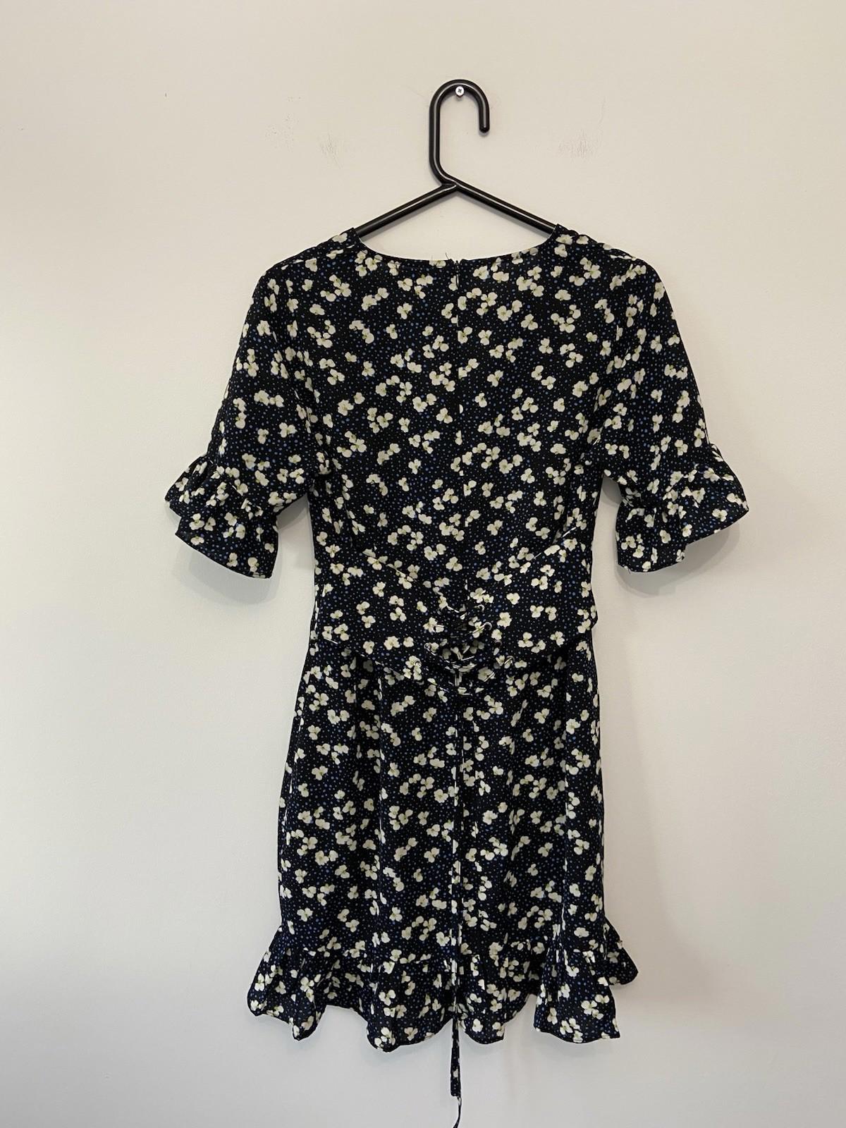 Prettylittlething Ladies Blue Floral Wrap front Dress Size 10