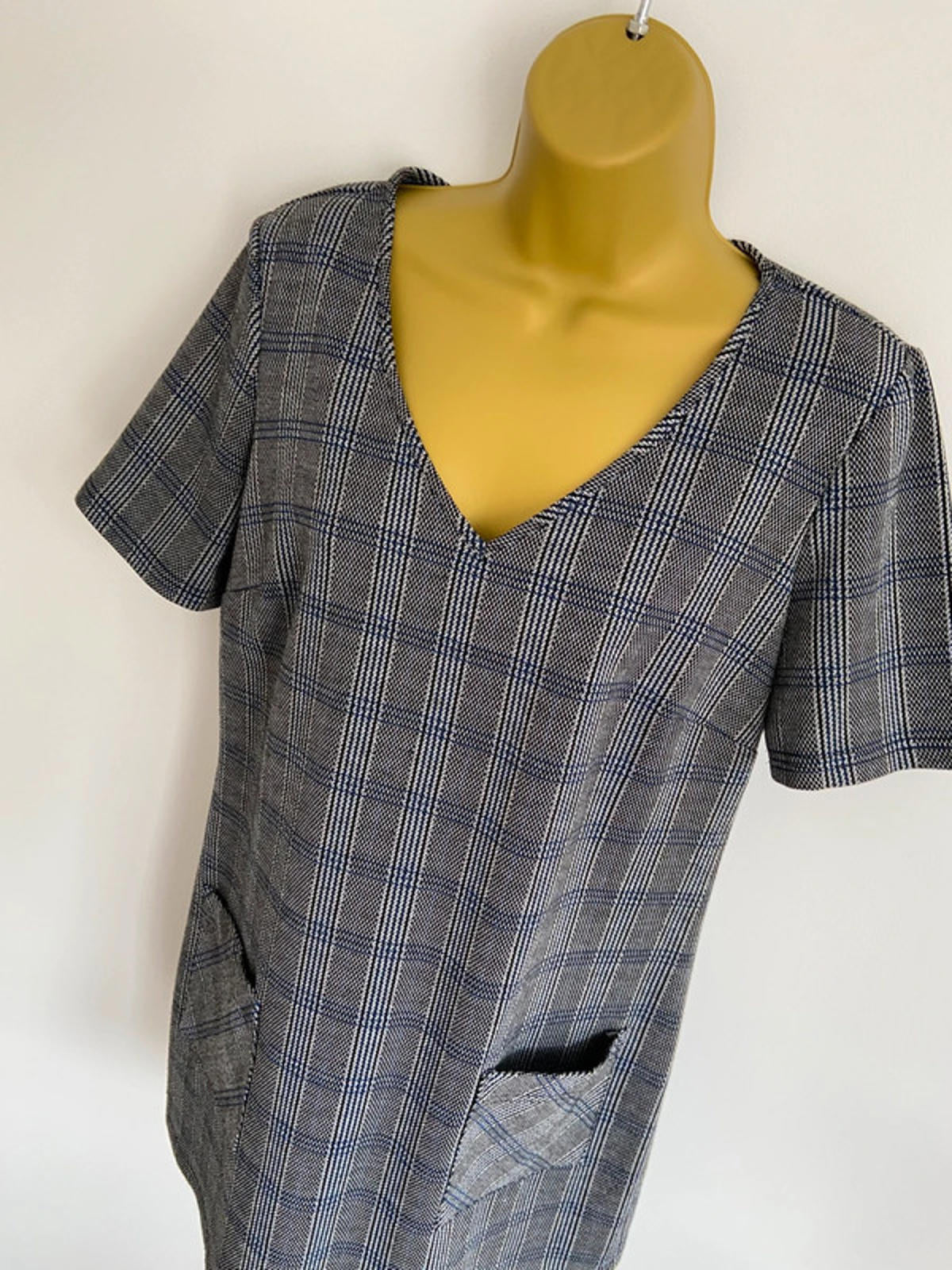 Papaya Smart Checked Tunic – Size 12 V Neck Grey