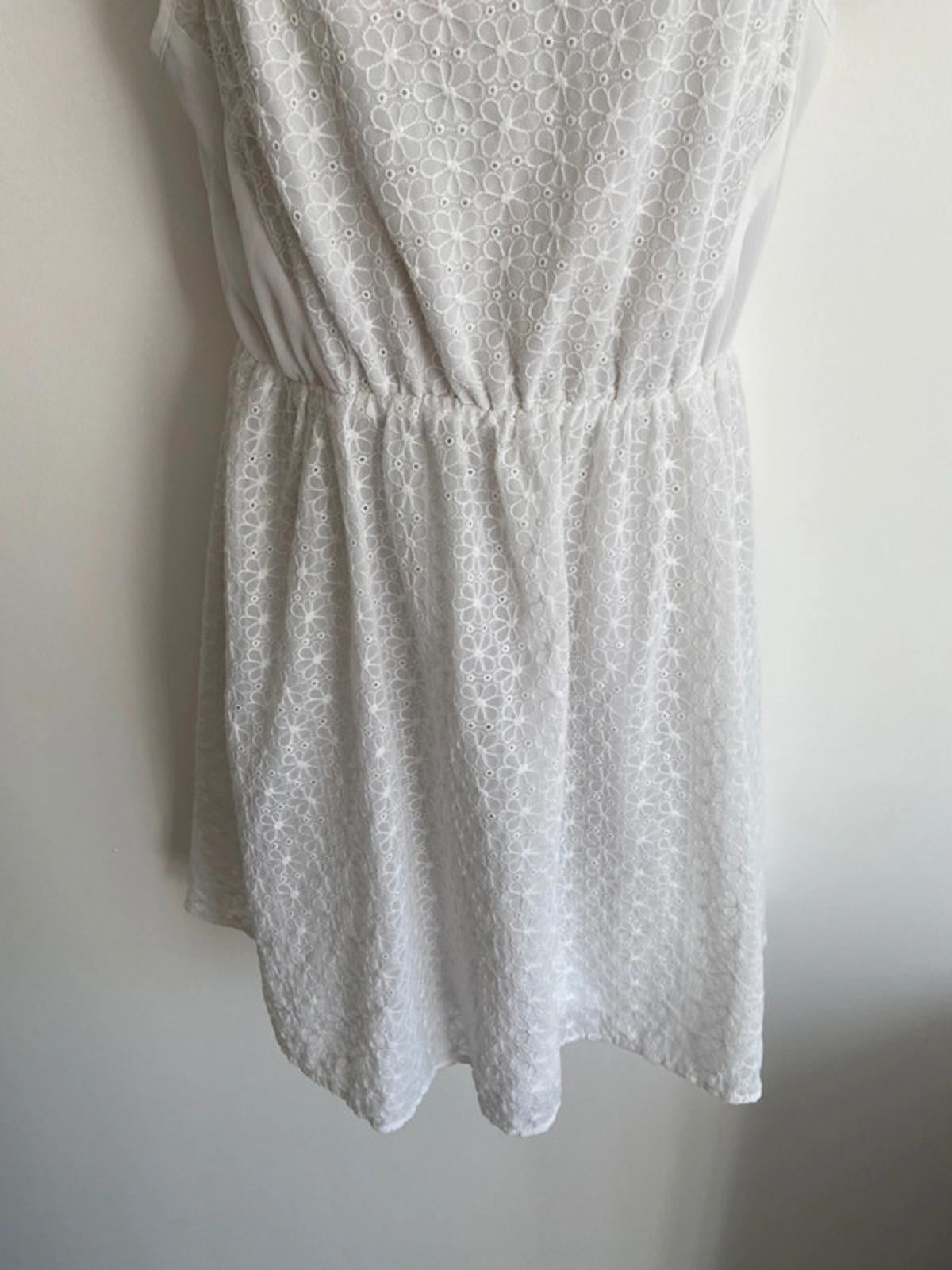 H&M White Embroidered Daisy Fit & Flare Dress – EU 38 / US 8