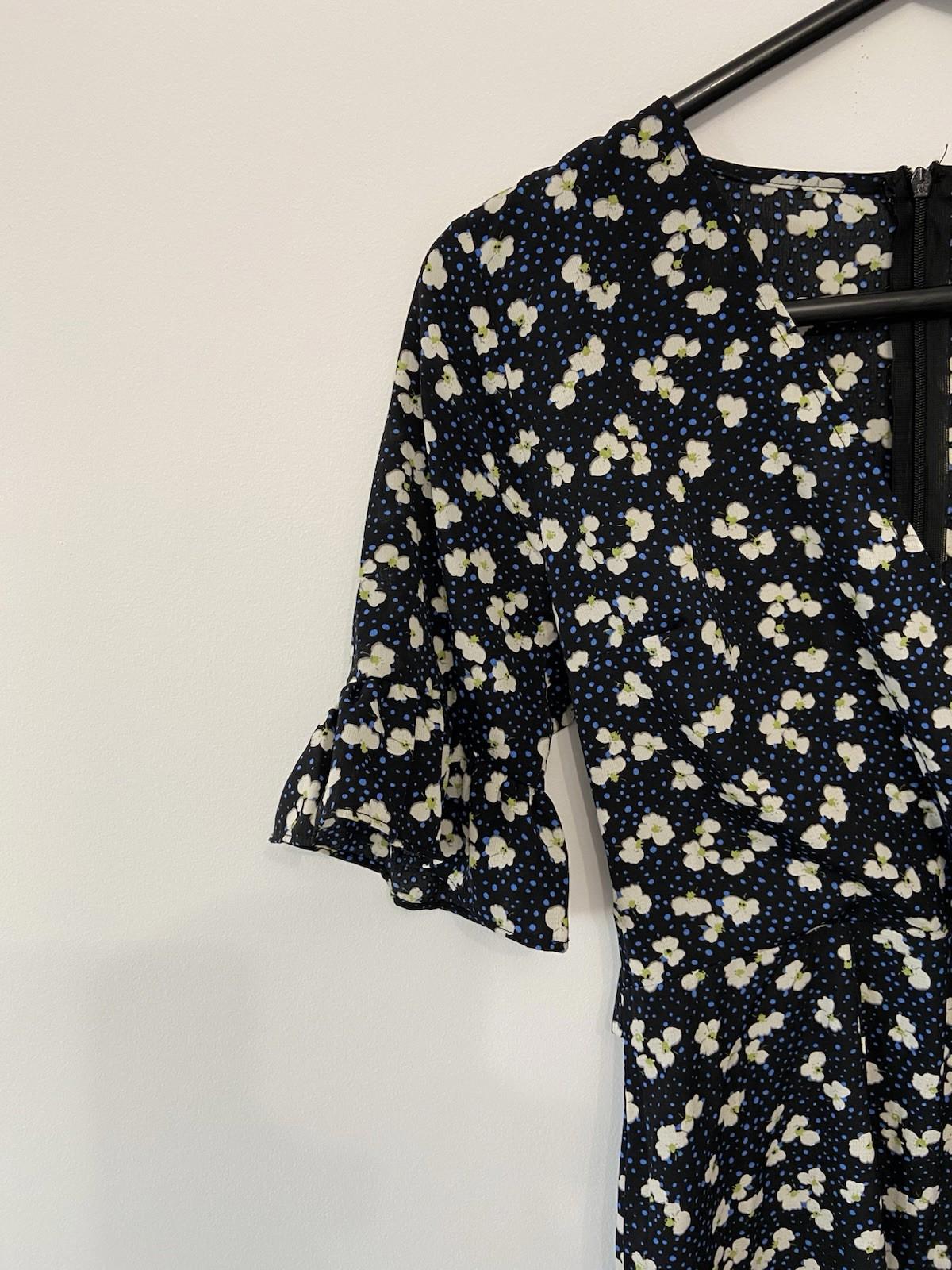 Prettylittlething Ladies Blue Floral Wrap front Dress Size 10