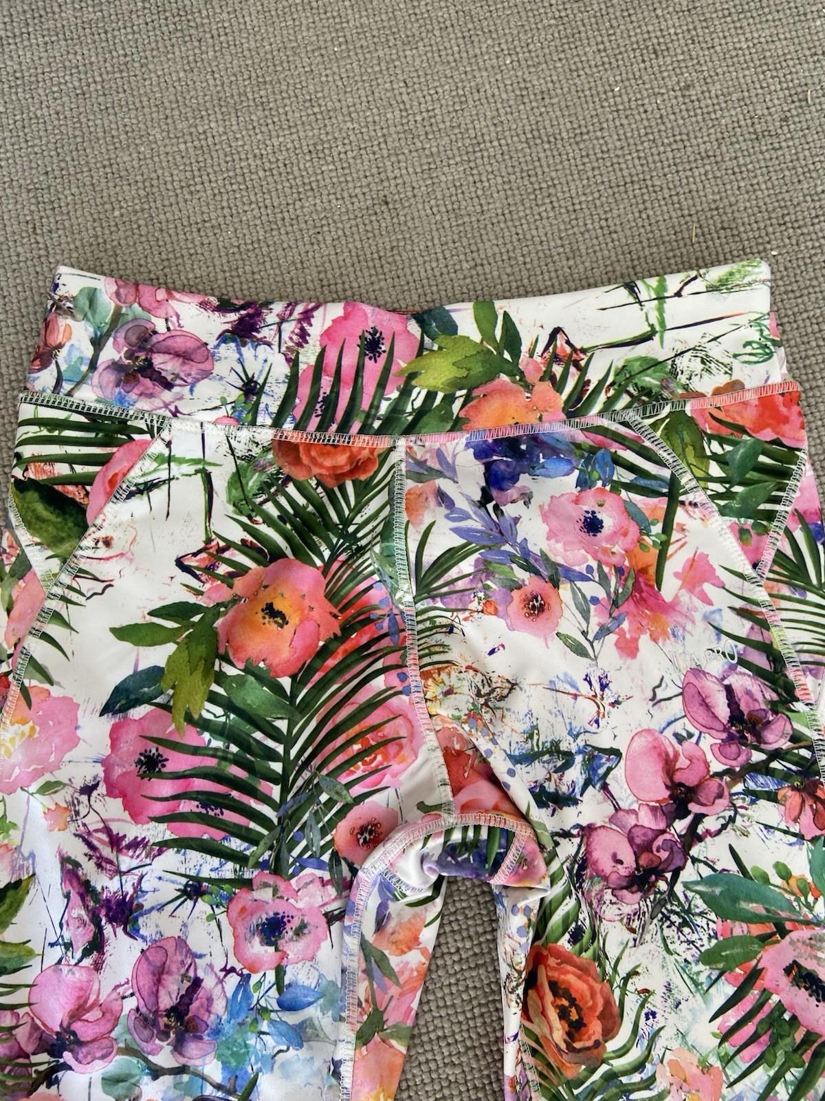 US Pro Size 10 Active Cropped Trousers – White with Floral Print