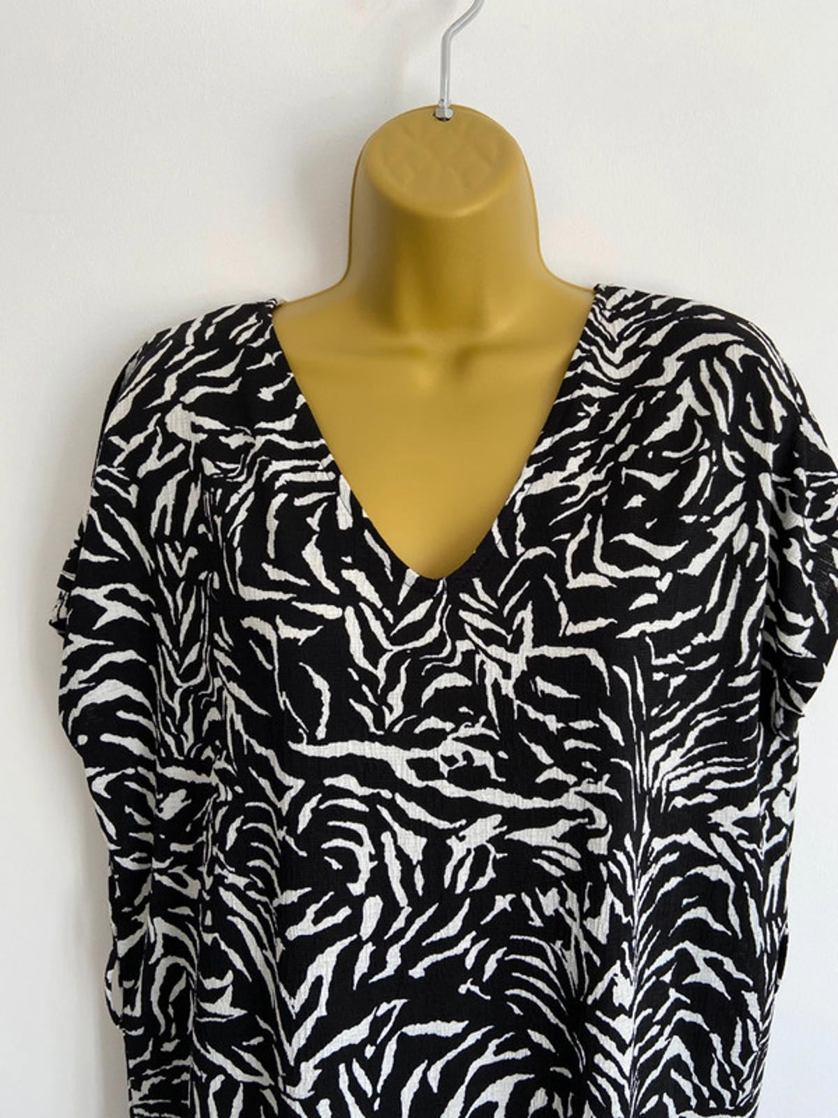 F&F White Zebra Print Beach Cover up Dress – Size 14 – V-Neck, Lightweight