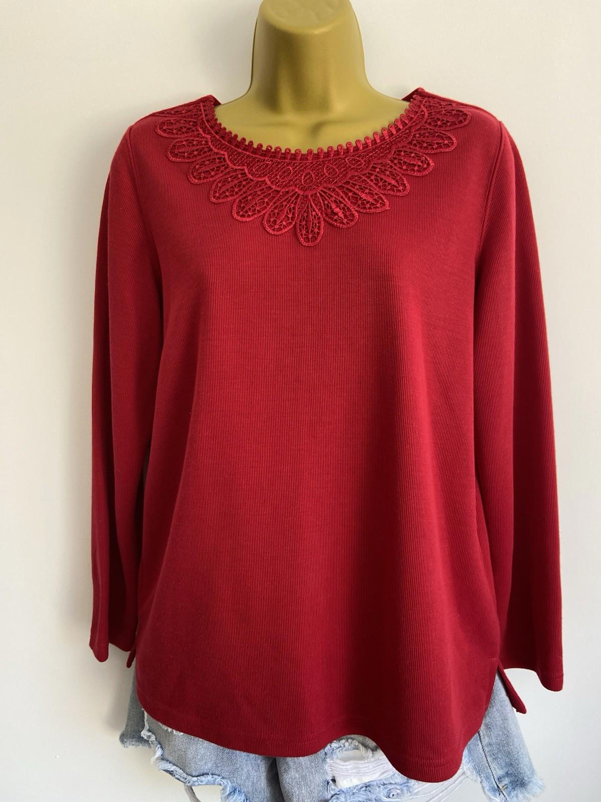 BM Casual Red Embroidered Knit Top – Size Small – Long Sleeve