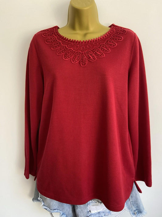 BM Casual Red Embroidered Knit Top – Size Small – Long Sleeve