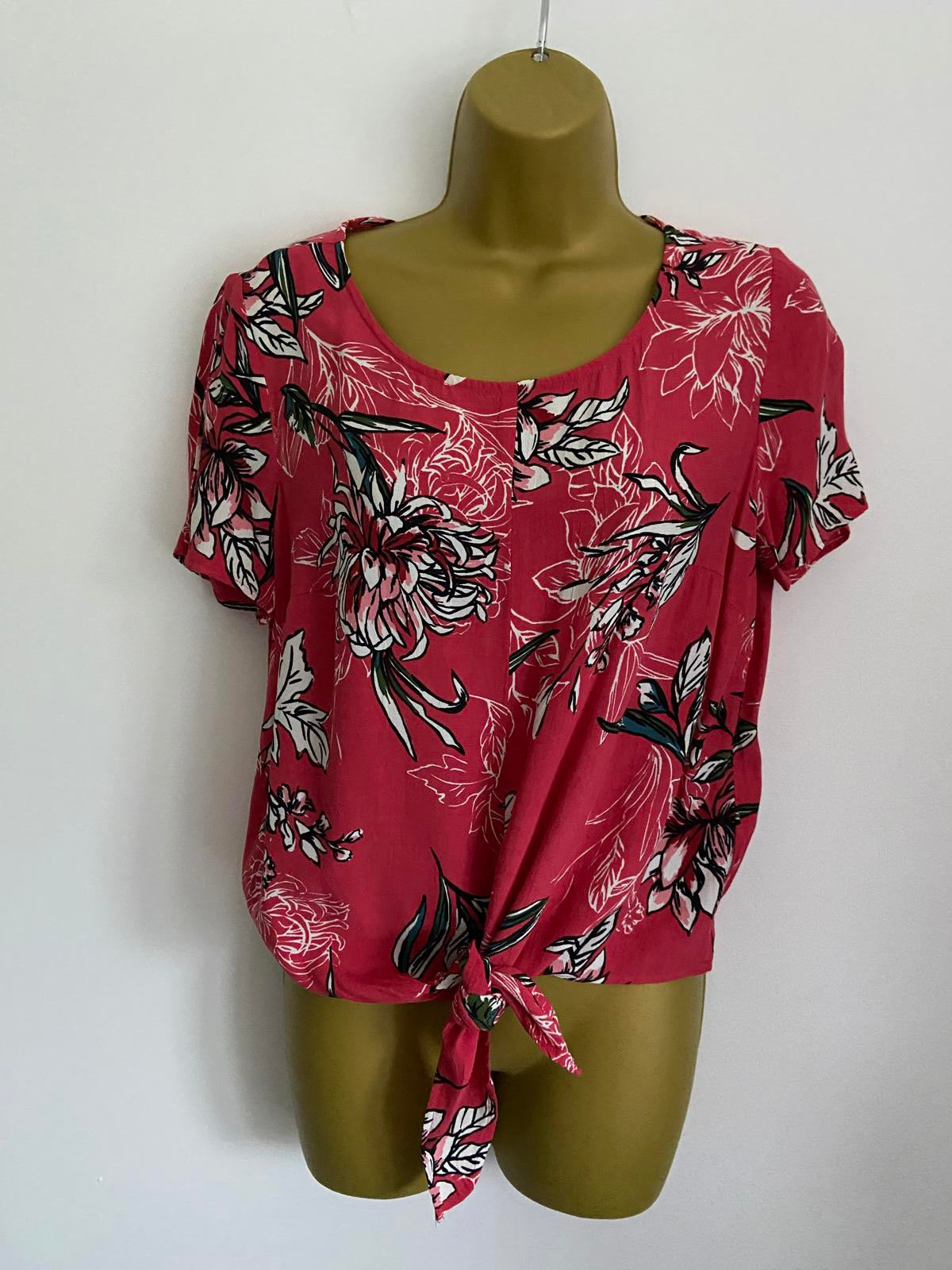 Tu Size 10 Red Floral Short Sleeve Blouse Tie Front Hem 100% Viscose Top