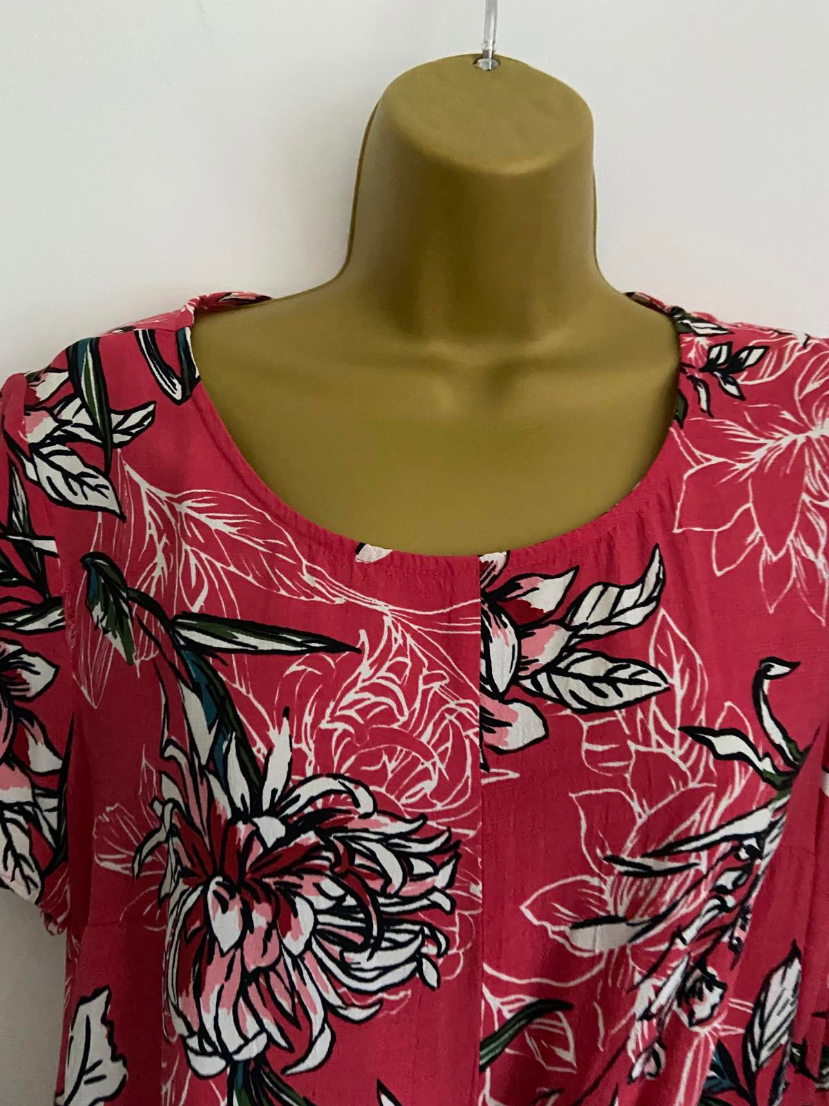 Tu Size 10 Red Floral Short Sleeve Blouse Tie Front Hem 100% Viscose Top