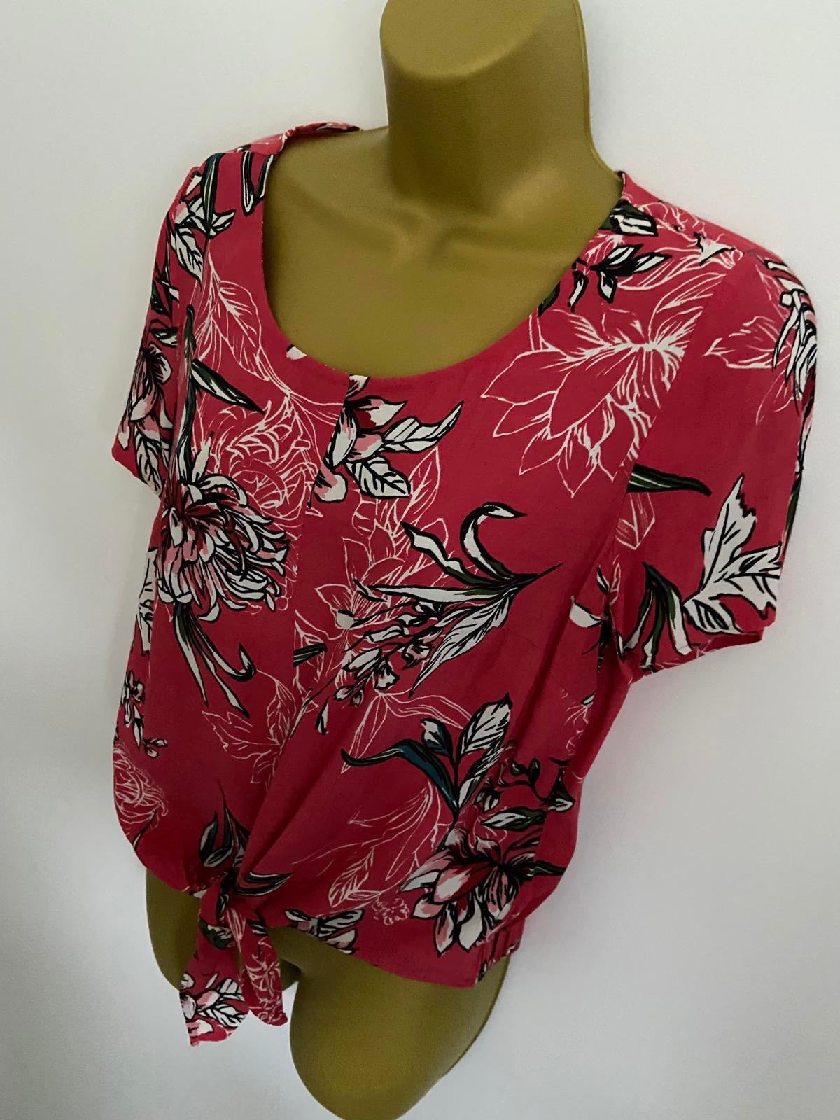 Tu Size 10 Red Floral Short Sleeve Blouse Tie Front Hem 100% Viscose Top