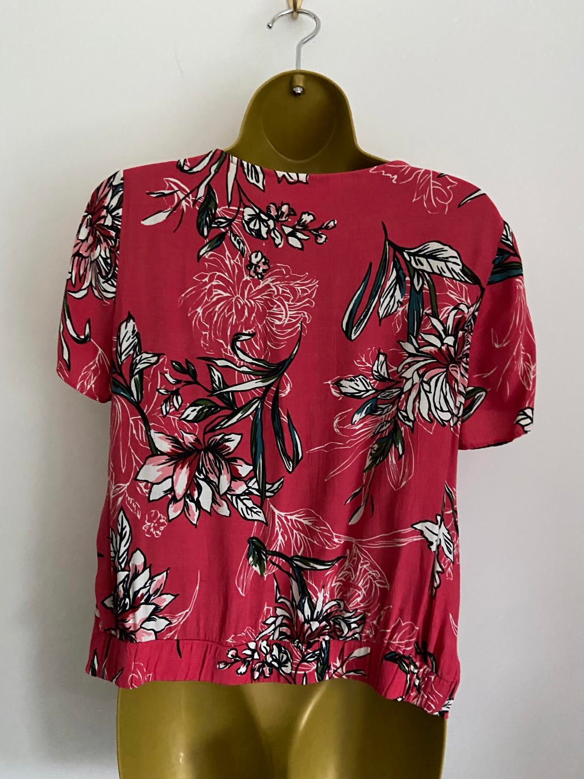 Tu Size 10 Red Floral Short Sleeve Blouse Tie Front Hem 100% Viscose Top