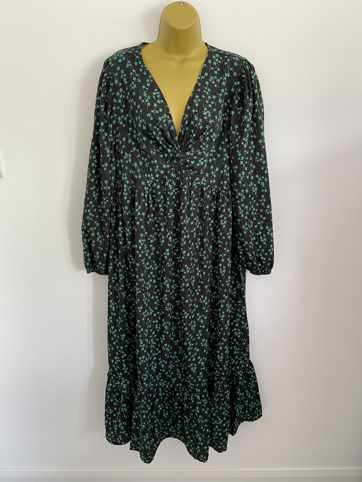 New Look Curves Black & Green Floral V-Neck Twist Front Midi Dress Size 18