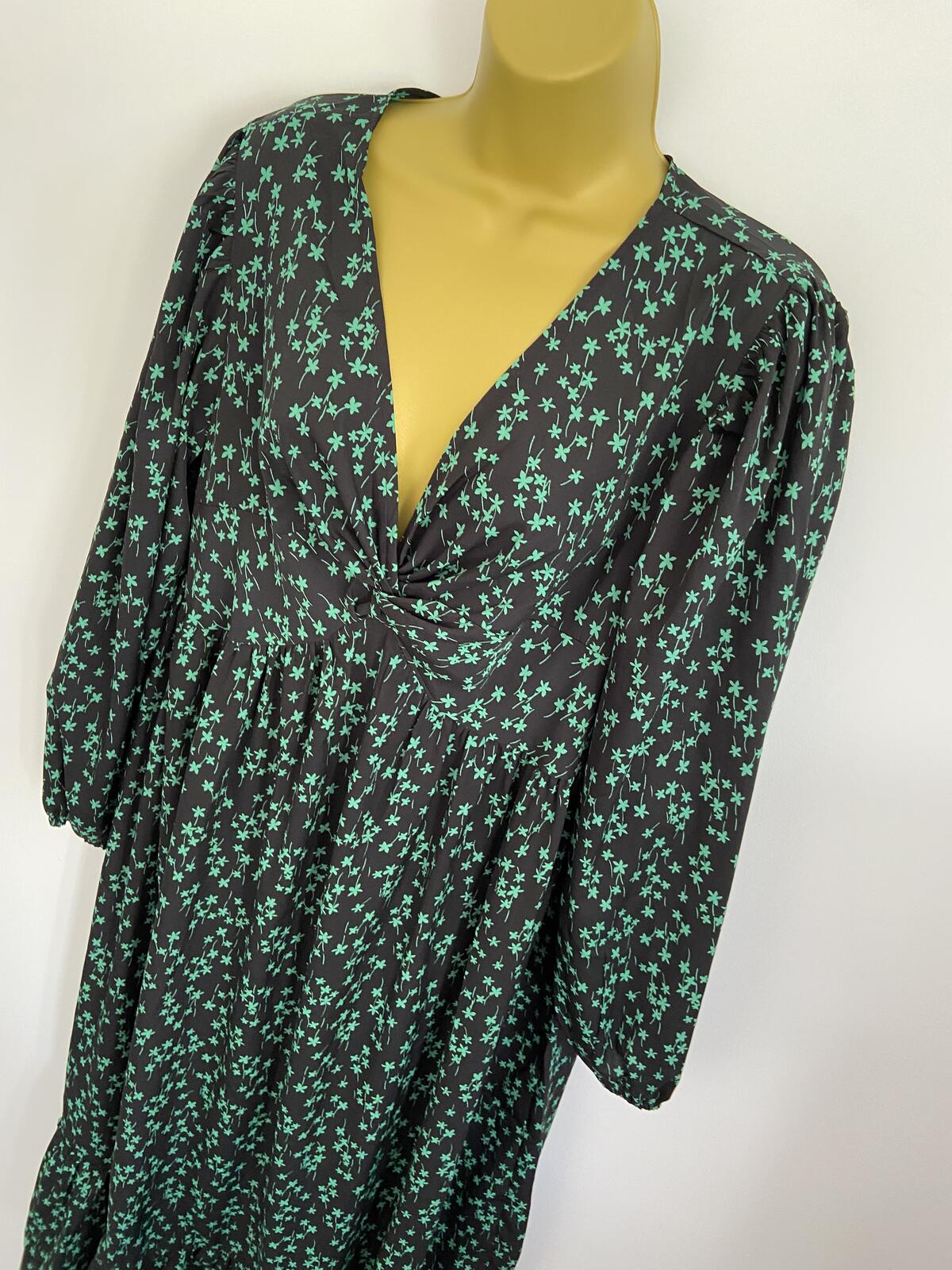 New Look Curves Black & Green Floral V-Neck Twist Front Midi Dress Size 18
