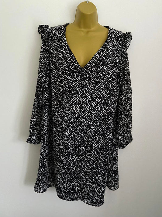 Papaya Curve Size 18 Black White Polka Dot Mini Dress Lined Long Sleeve