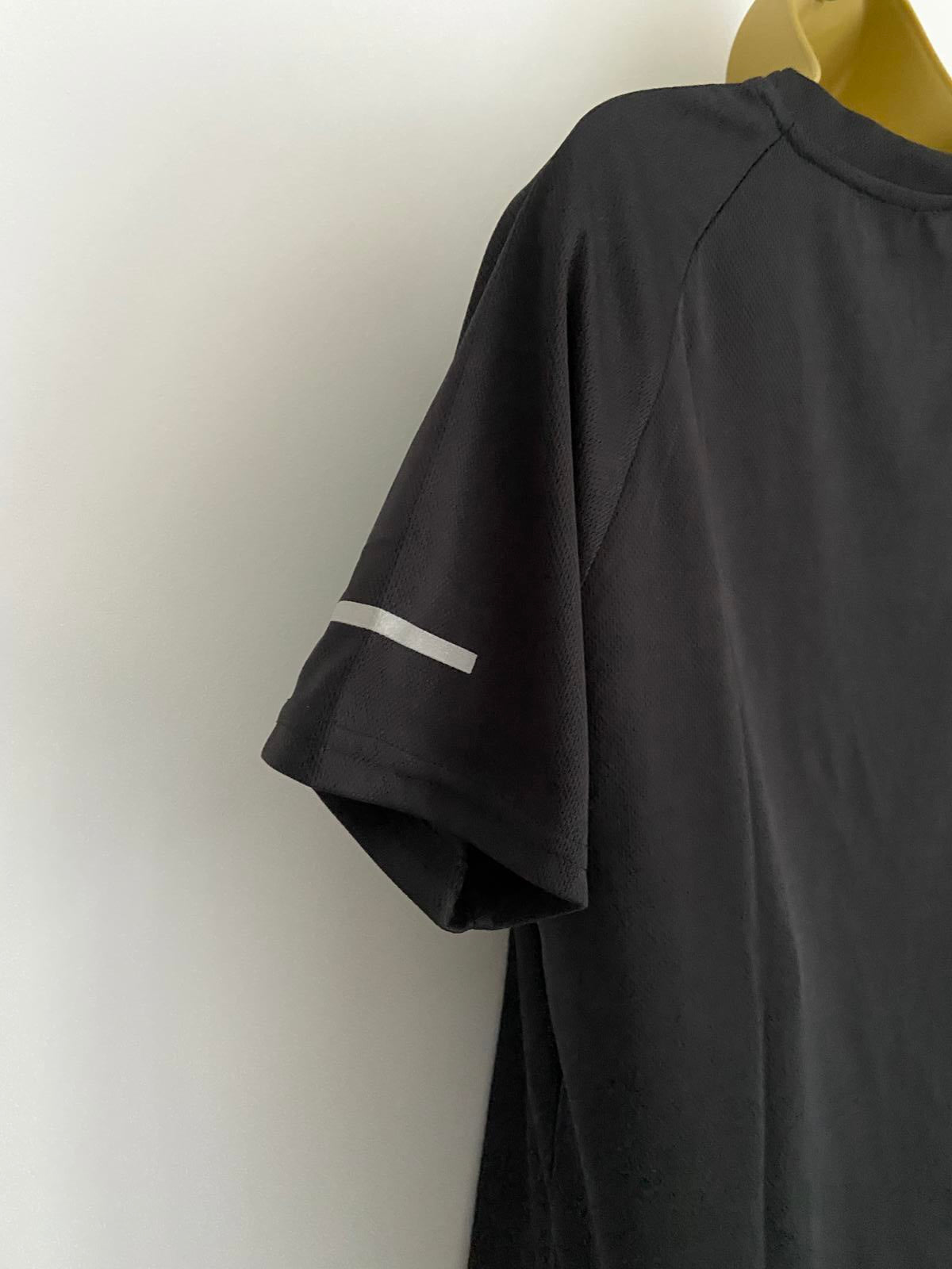 Size XL Black Fitness T-Shirt Gym Top Reflective Silver Arm Detail Activewear