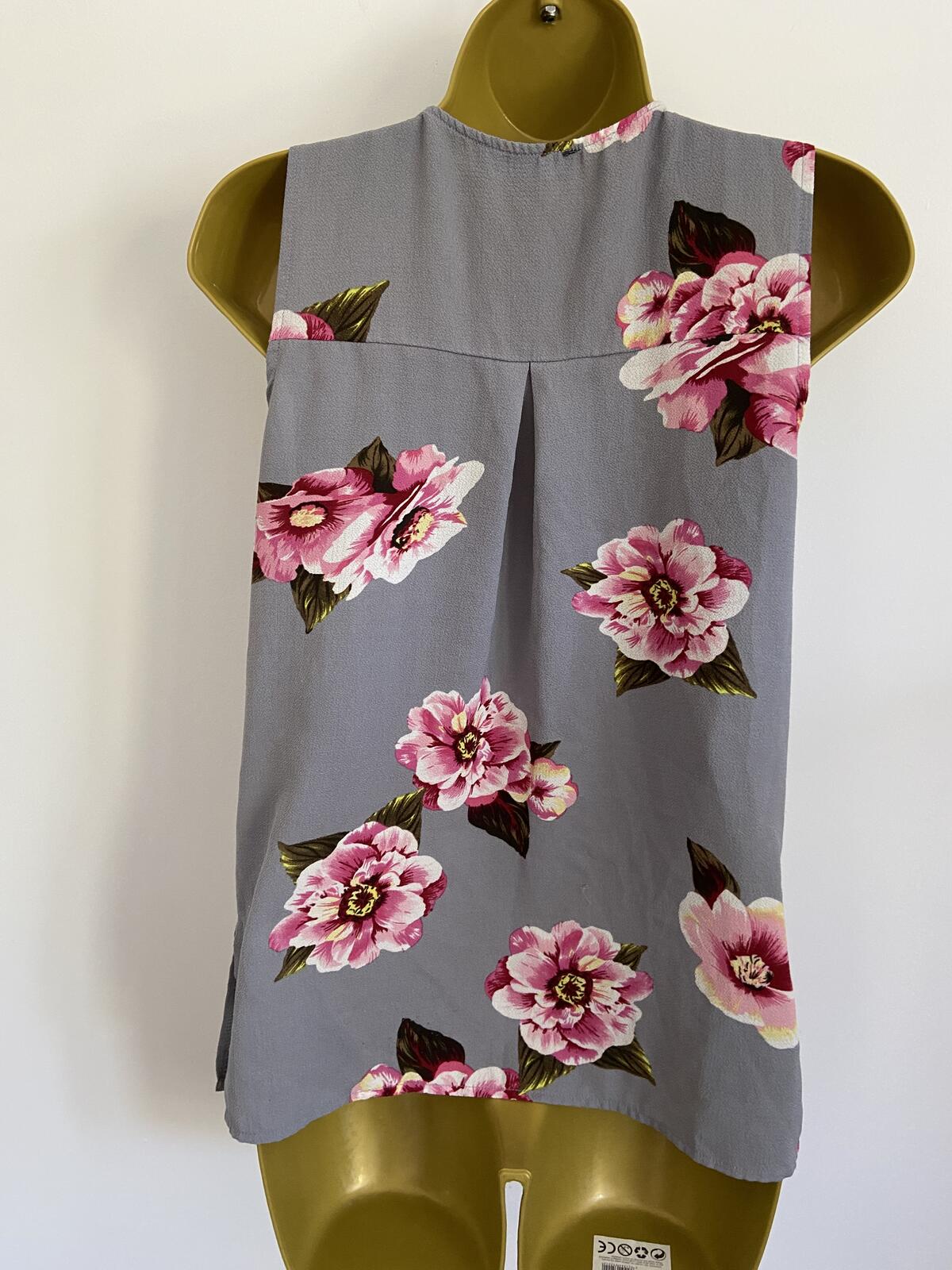Cameo Rose Grey Floral Zip Front Sleeveless Blouse - UK Size 8