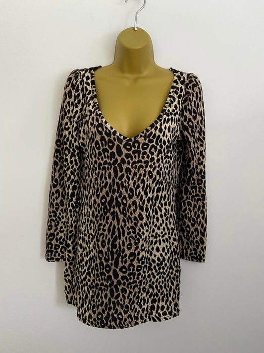 Me's Fashion Size Small Leopard Print V-Neck Top New With Tags Lace Back Panel