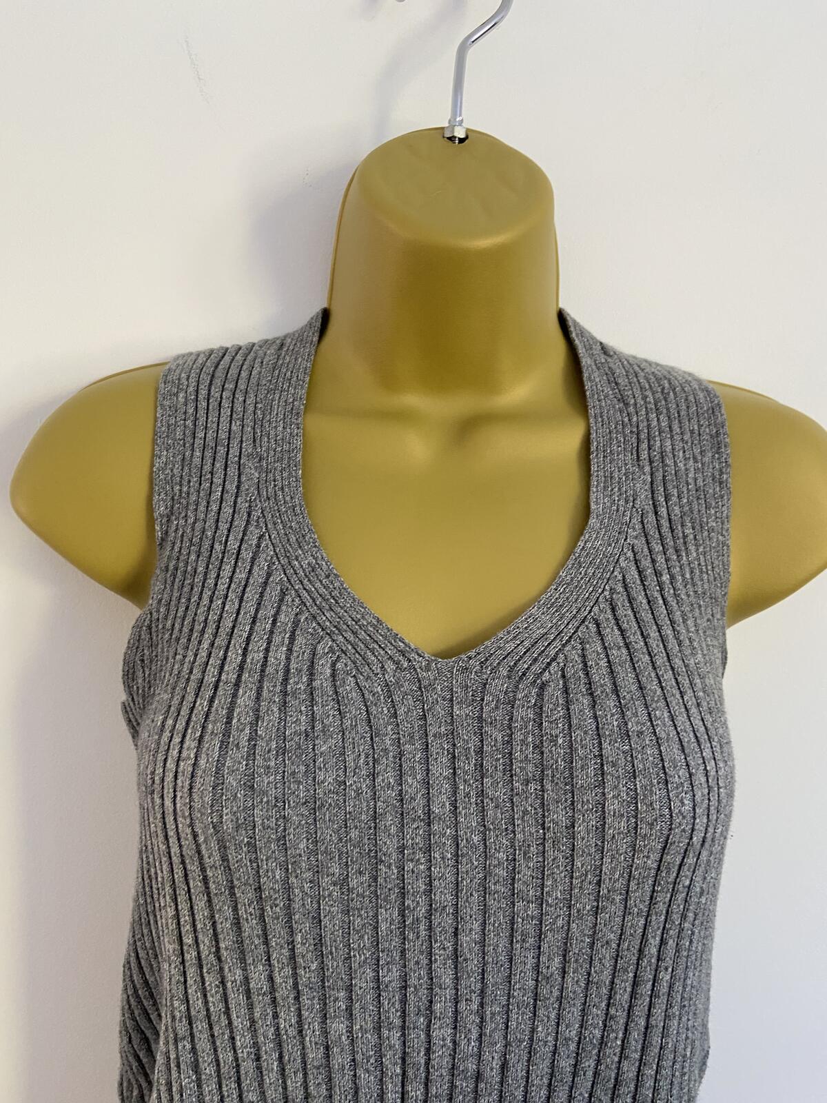 Gap Grey Ribbed Knitted V-Neck Tank Top - Size Small Petite