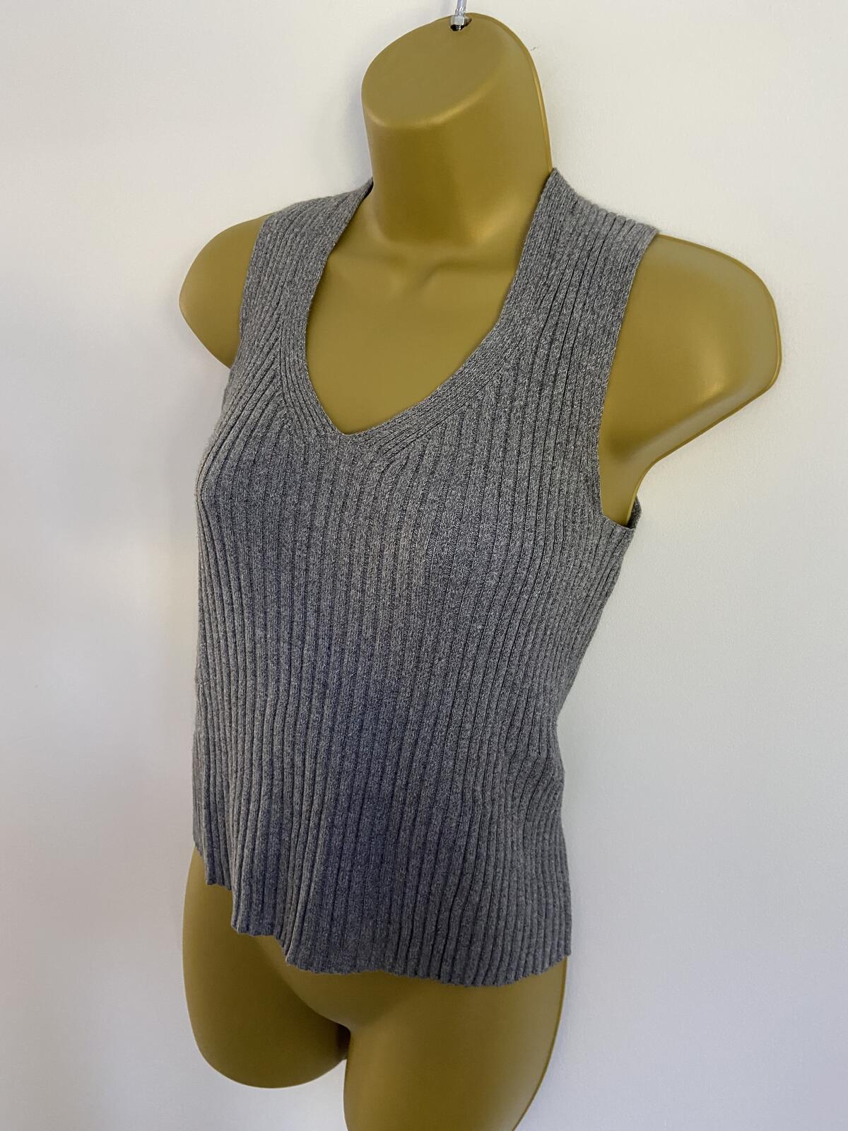 Gap Grey Ribbed Knitted V-Neck Tank Top - Size Small Petite