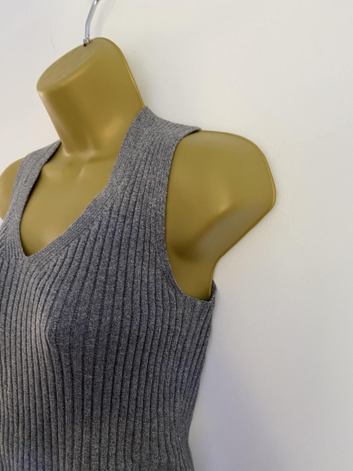 Gap Grey Ribbed Knitted V-Neck Tank Top - Size Small Petite