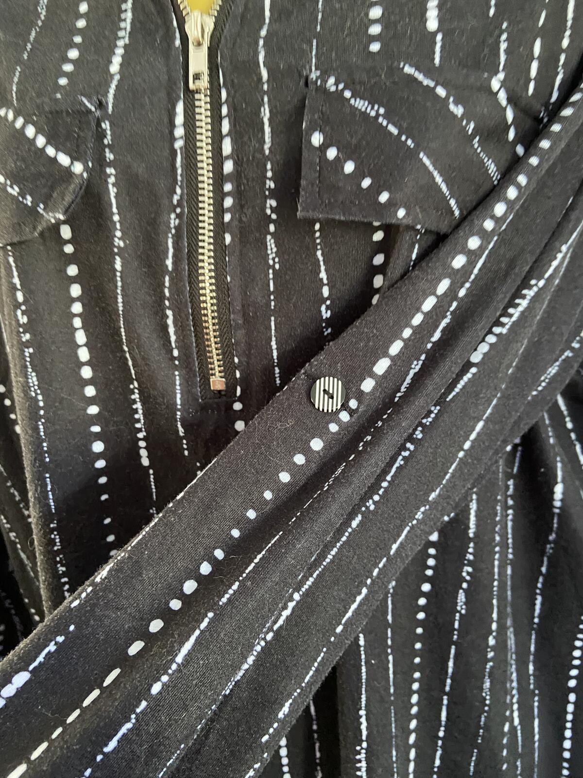 Black & White Patterned Quarter-Zip Long Sleeve Top - Size 2XL