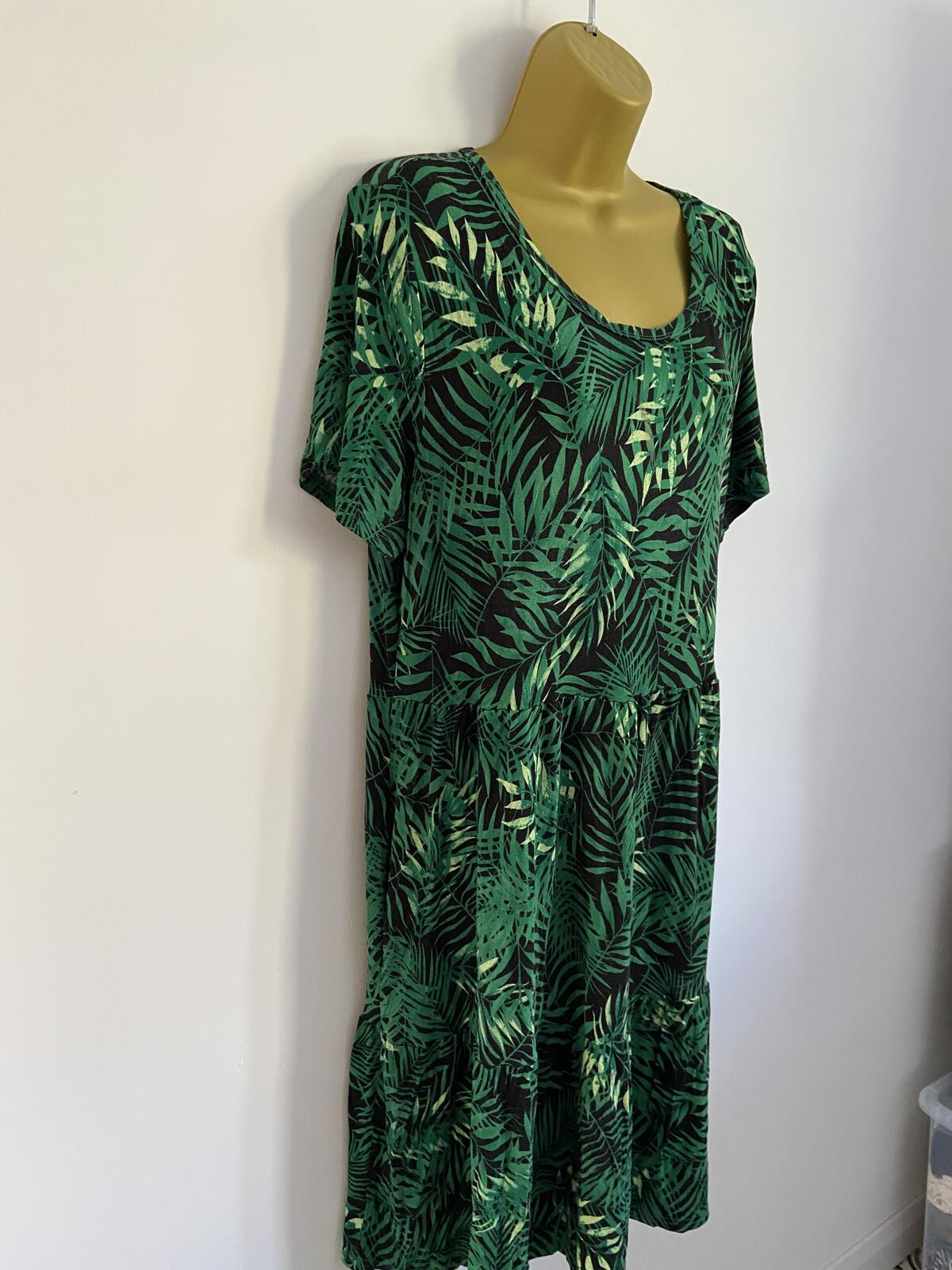 Popyoung Green Tropical Leaf Print Tiered Dress - Size XL