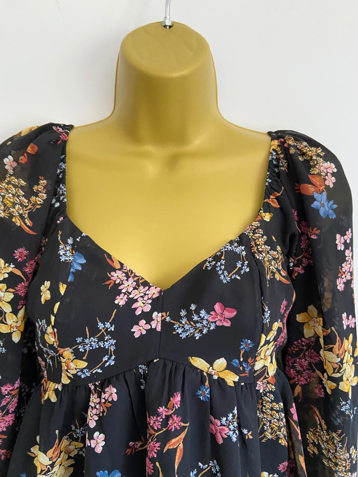 Abercrombie & Fitch Black Sheer Floral Blouse - V-Neck, Size XS