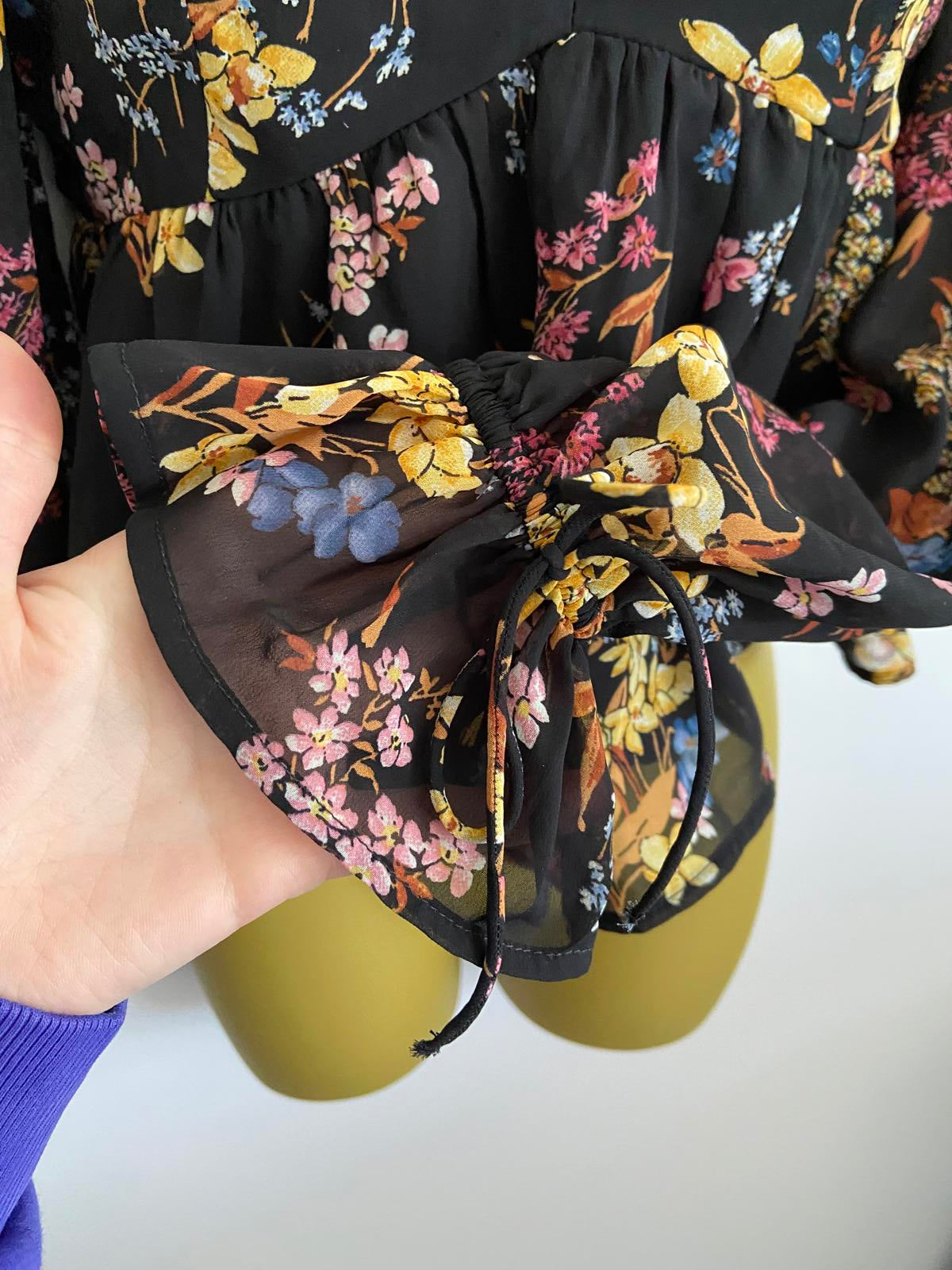 Abercrombie & Fitch Black Sheer Floral Blouse - V-Neck, Size XS
