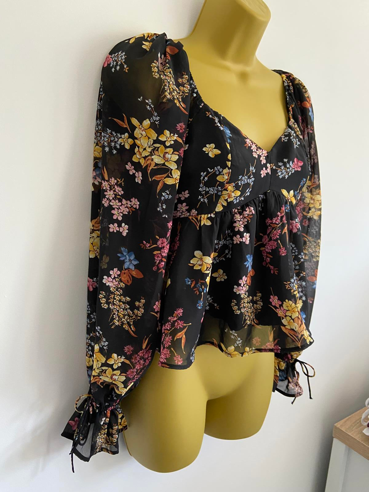 Abercrombie & Fitch Black Sheer Floral Blouse - V-Neck, Size XS