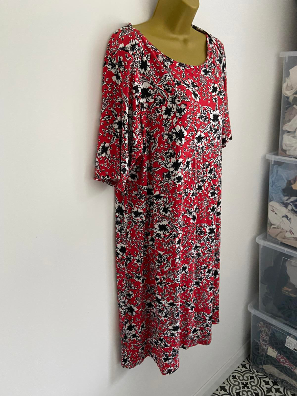 Red Floral T-Shirt Dress Short Sleeve Round Neck Summer Casual Mini Size 16
