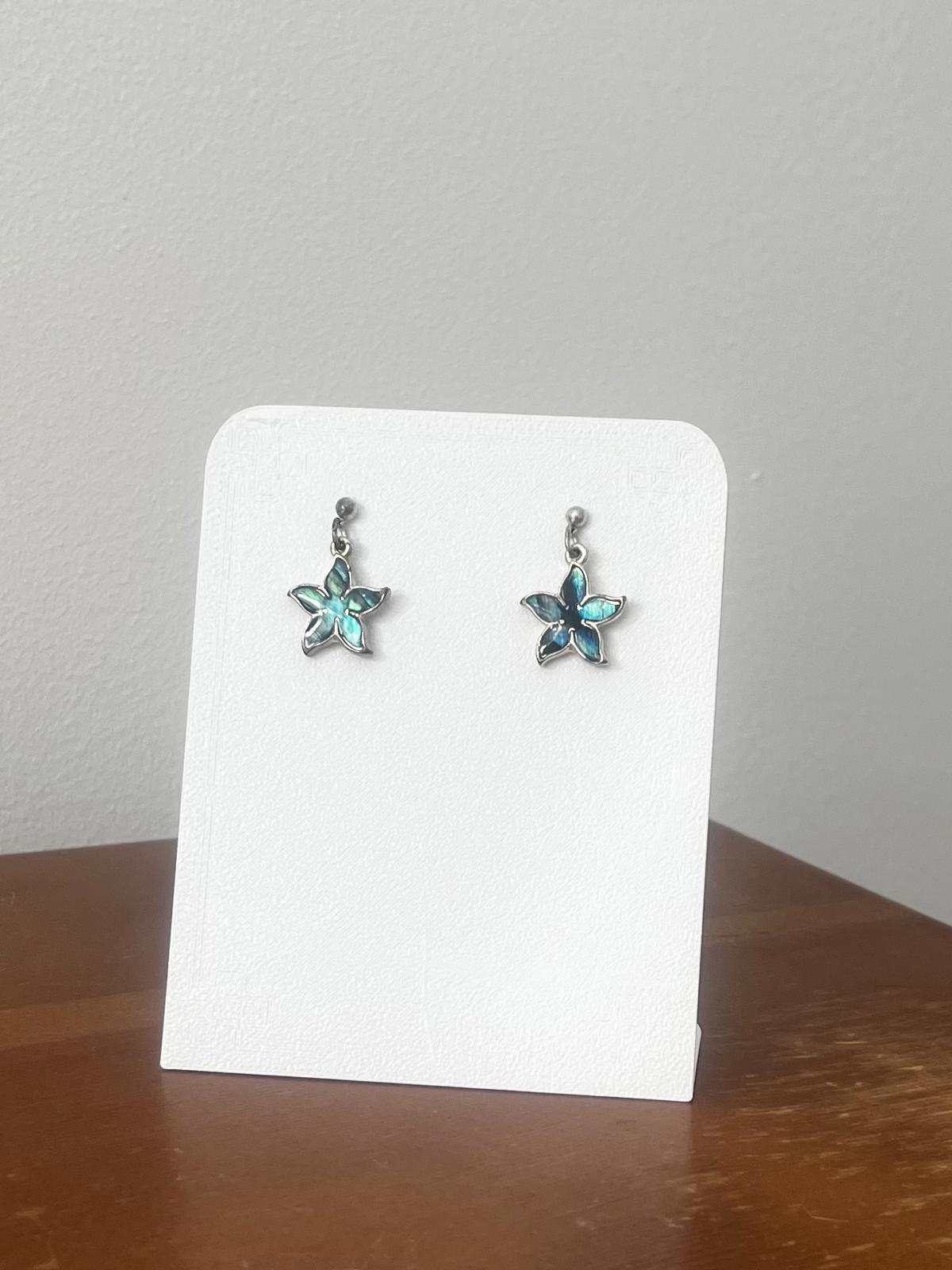 Eye-catching star-shaped stud earrings