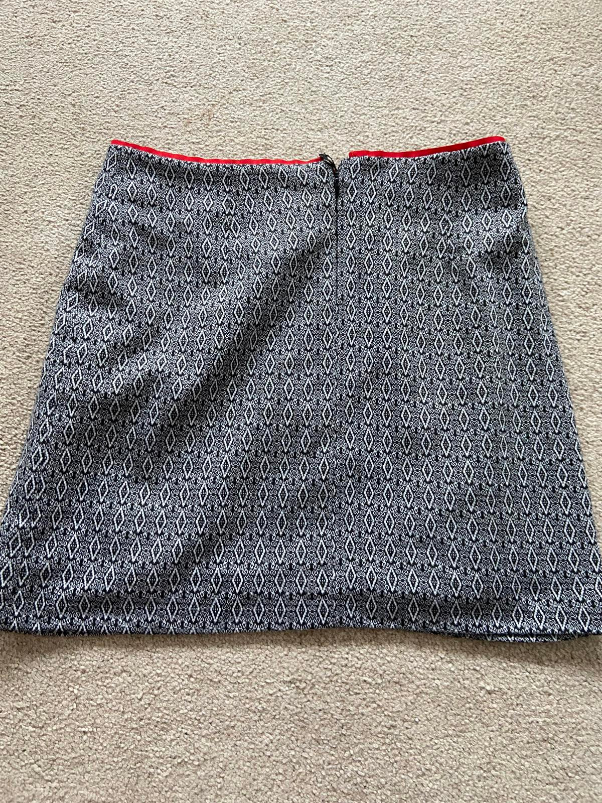 Jobis Black & White Diamond Pattern Skirt - Red Trim, UK Size 12