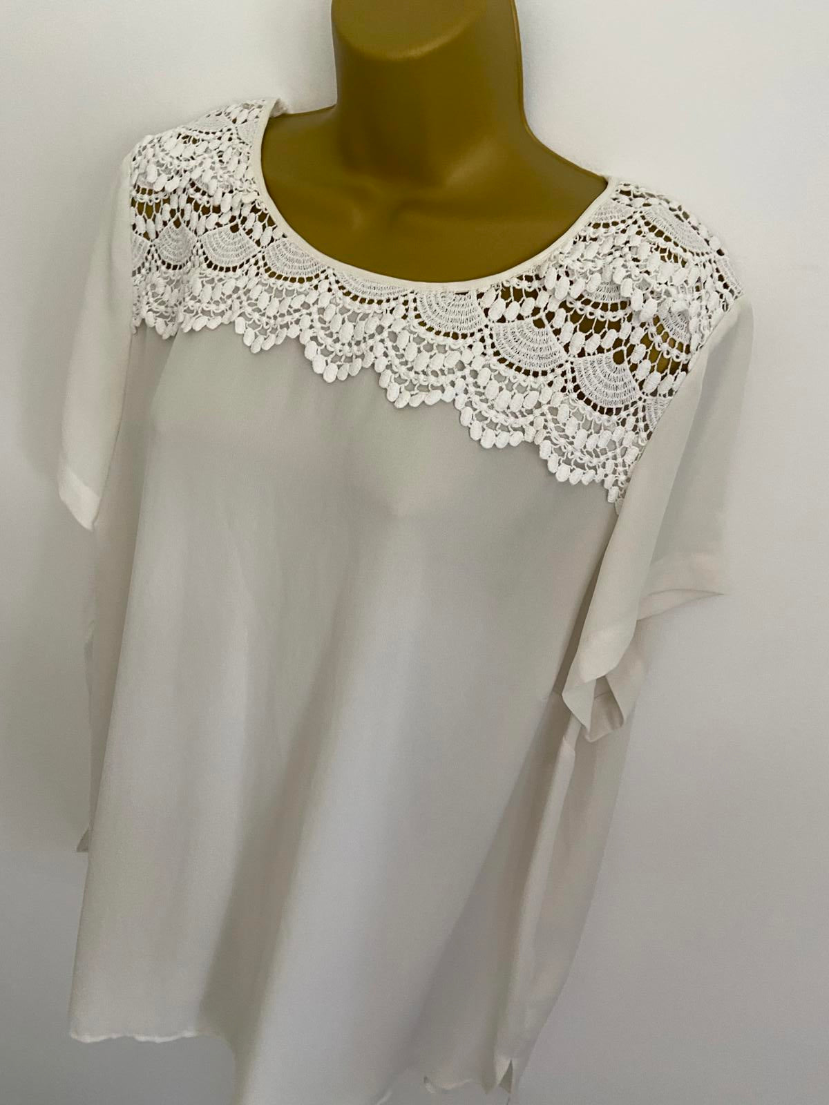 White Sleeveless Blouse Size 18-20 Pleated Back Detail Scoop Neck