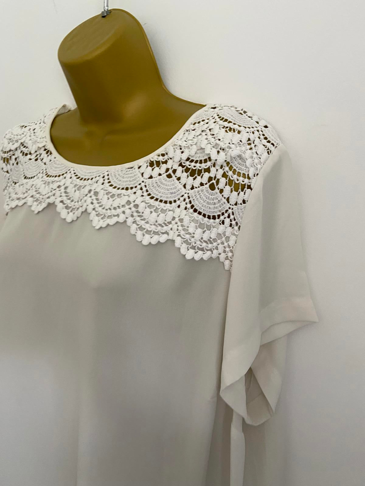 White Sleeveless Blouse Size 18-20 Pleated Back Detail Scoop Neck