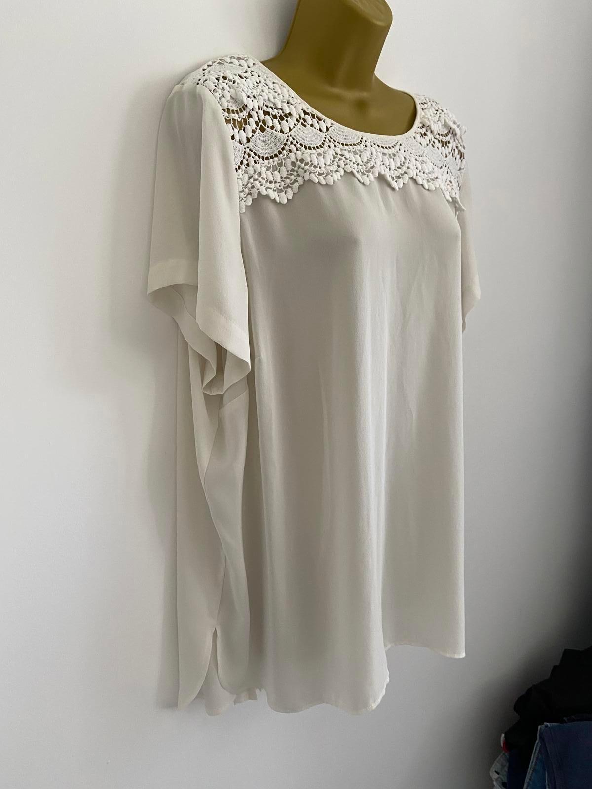 White Sleeveless Blouse Size 18-20 Pleated Back Detail Scoop Neck