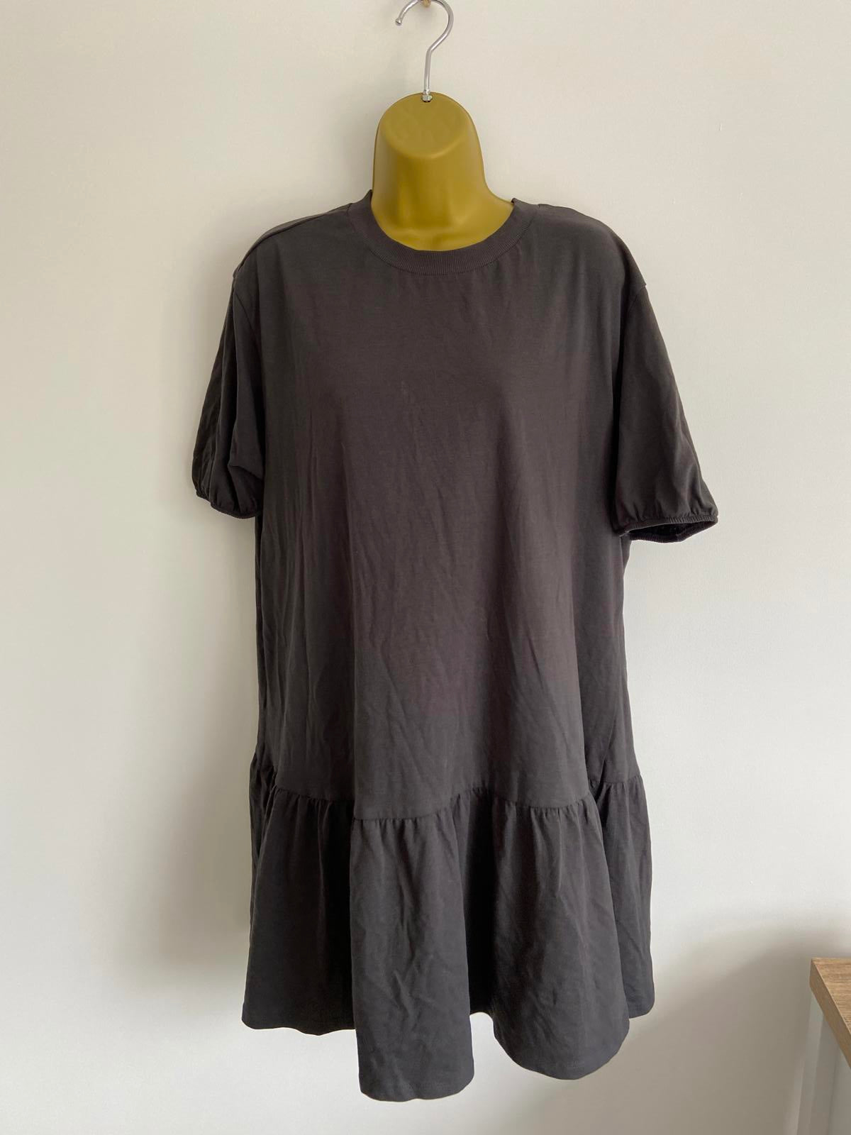 H&M Size Medium Black Dress Short Sleeve withElastic Neck