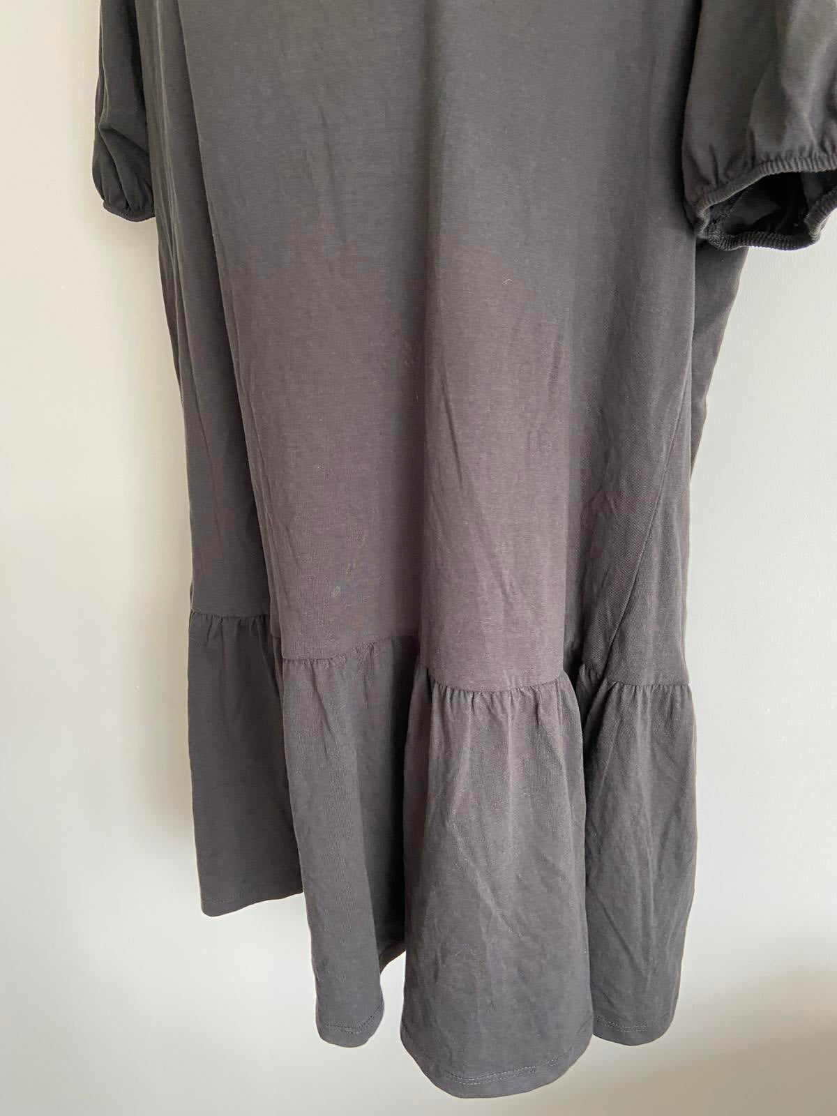 H&M Size Medium Black Dress Short Sleeve withElastic Neck
