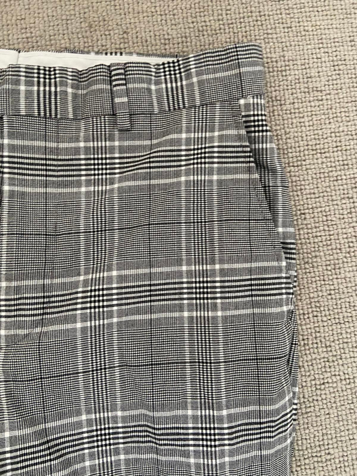 Boohoo Man UK 28 Regular Grey Tartan Trousers with Pockets