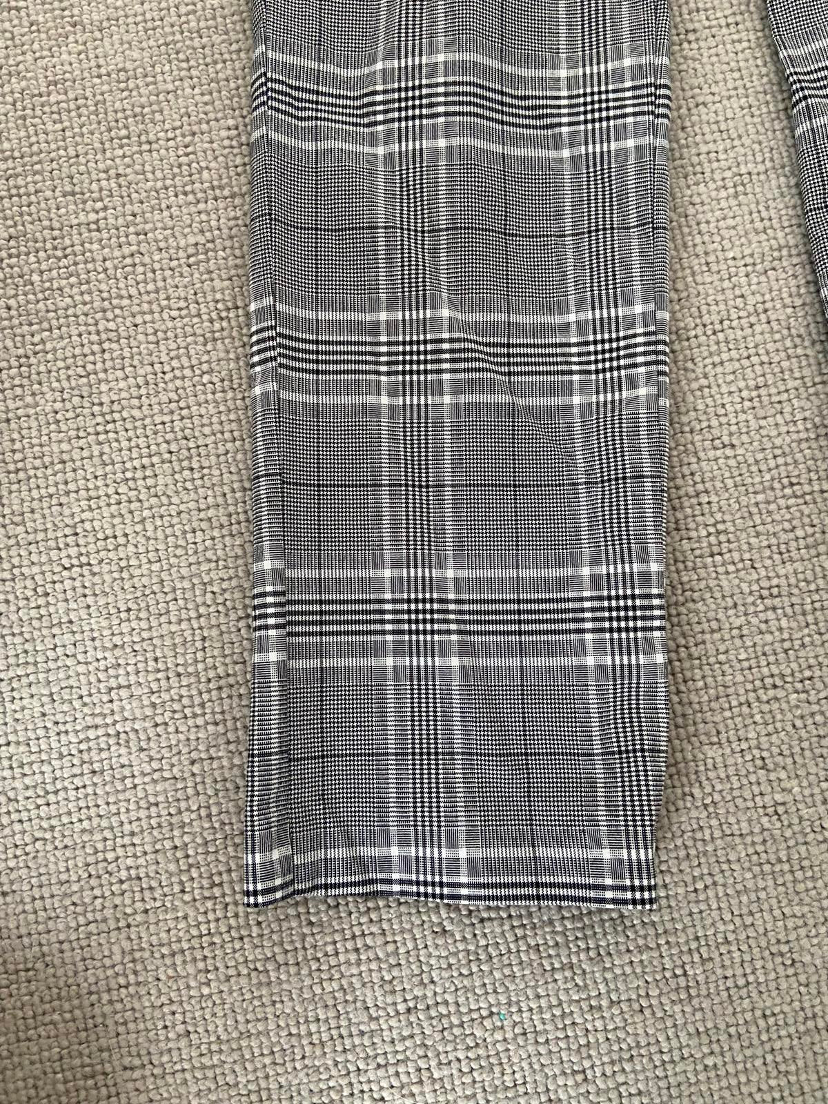 Boohoo Man UK 28 Regular Grey Tartan Trousers with Pockets