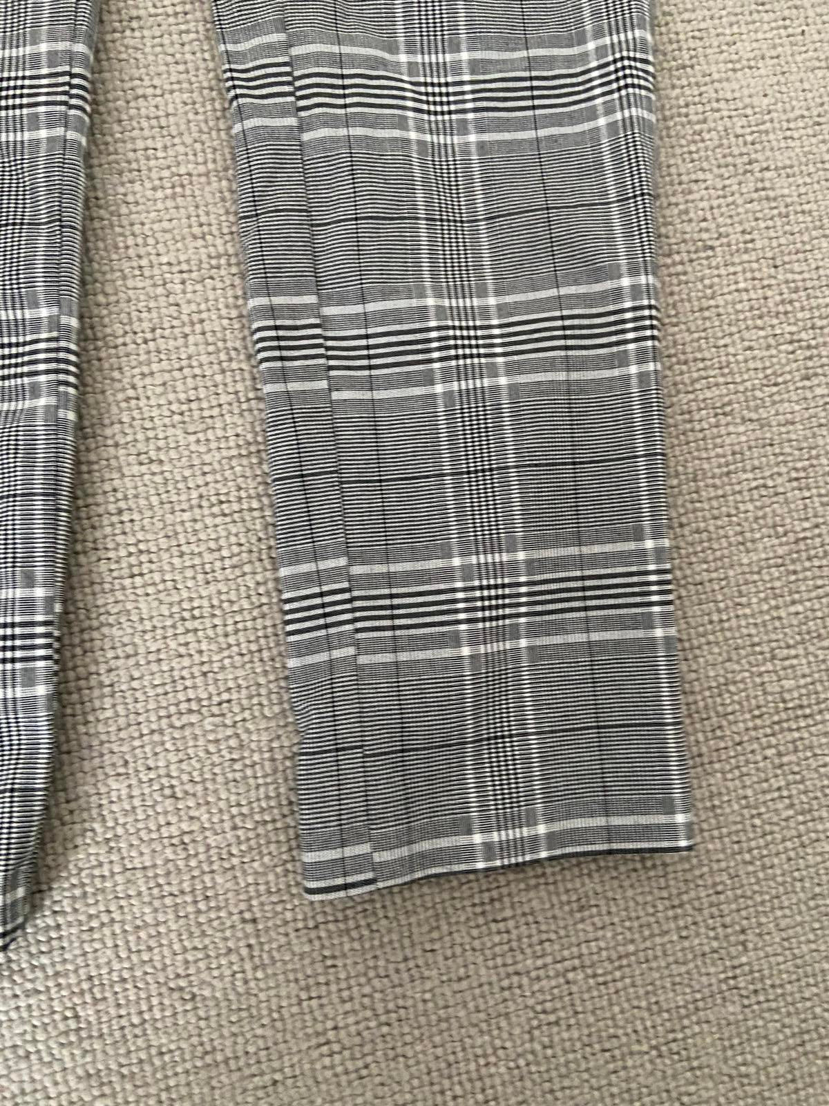 Boohoo Man UK 28 Regular Grey Tartan Trousers with Pockets