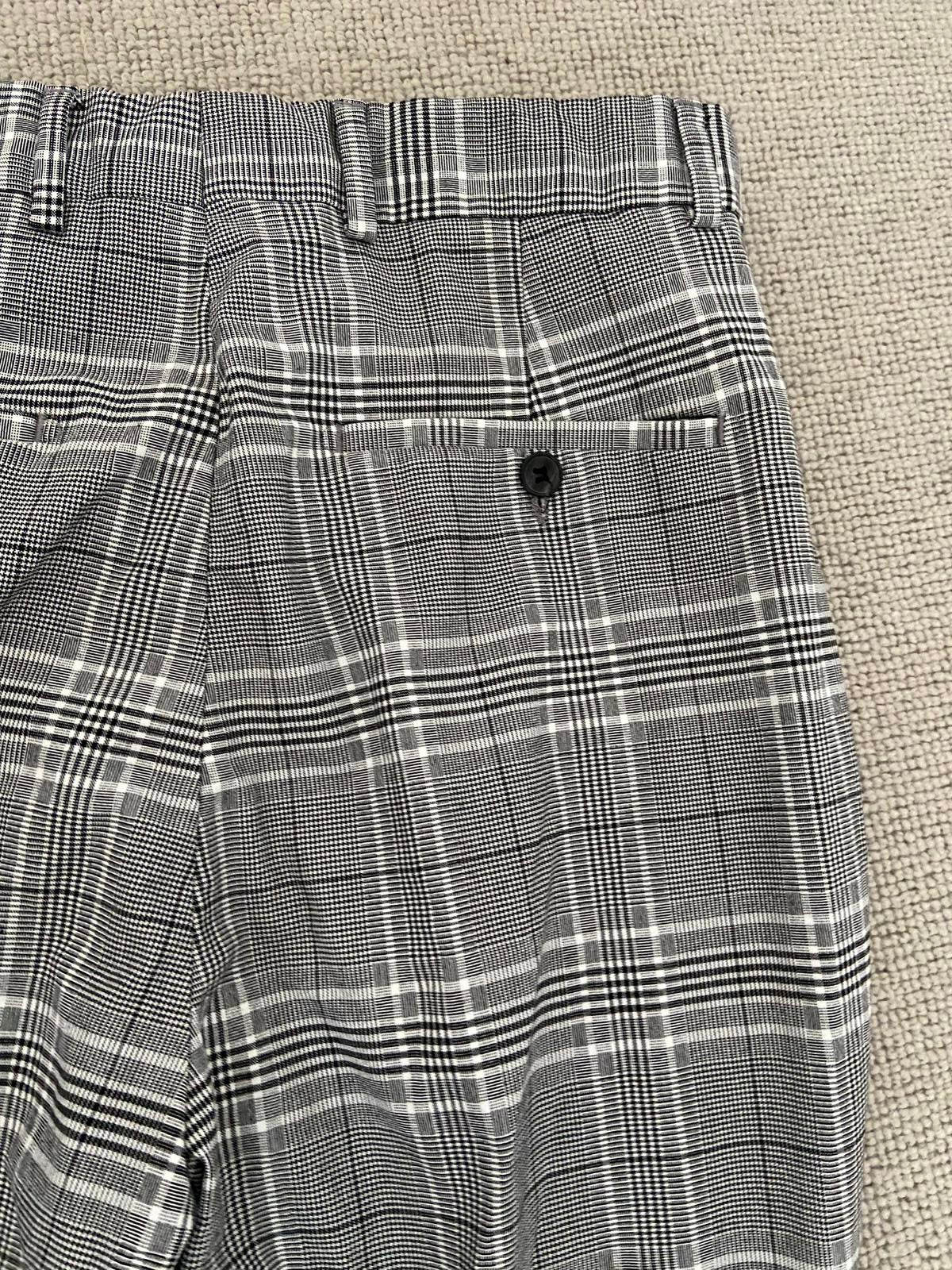 Boohoo Man UK 28 Regular Grey Tartan Trousers with Pockets