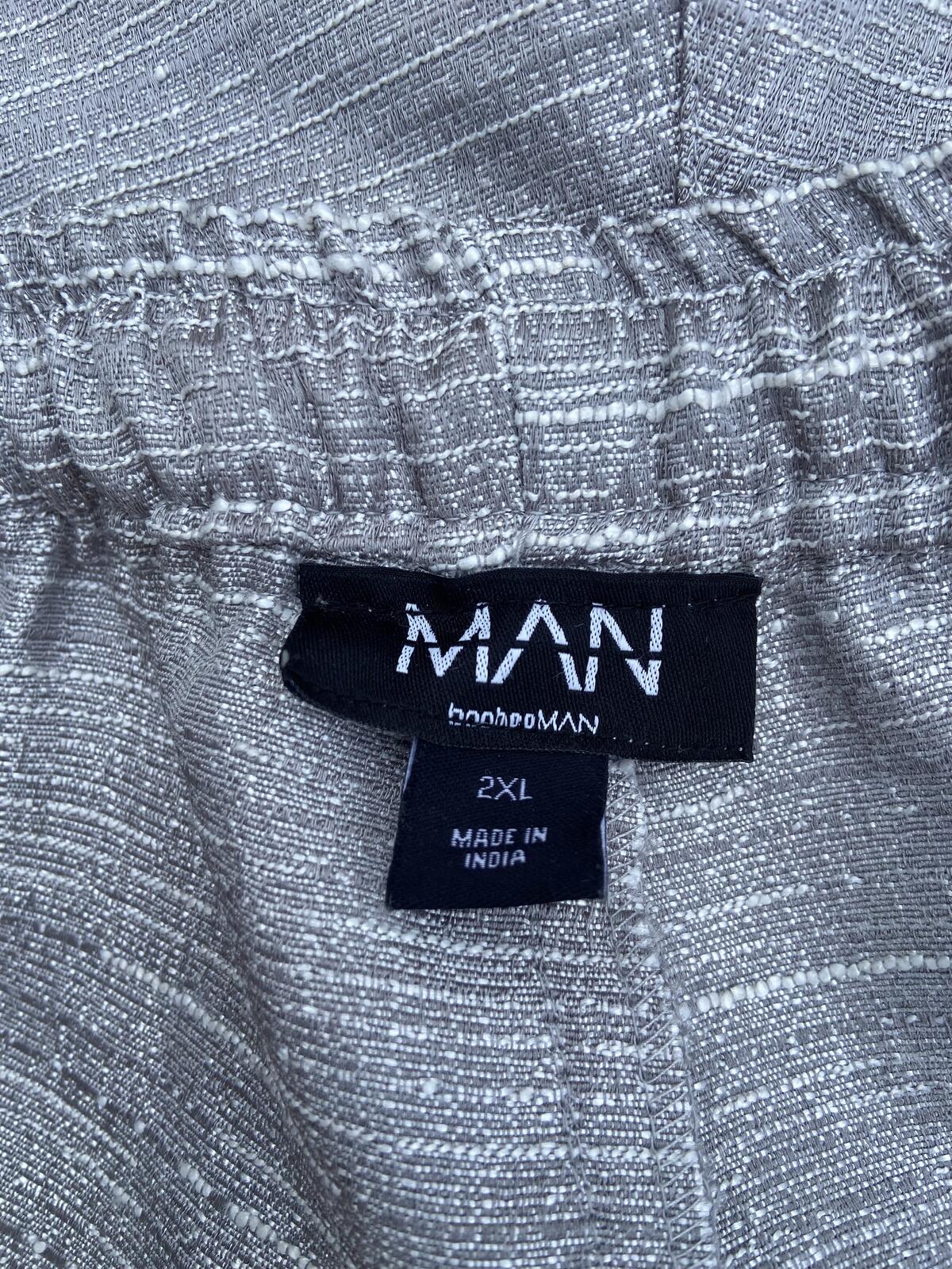 BoohooMAN Men's Grey Silver Textured Shorts - Size 2XL