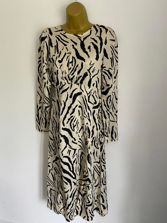 Missguided Size 6 BNWT Cream & Black Zebra Print Open Back Sleeve Midi Dress