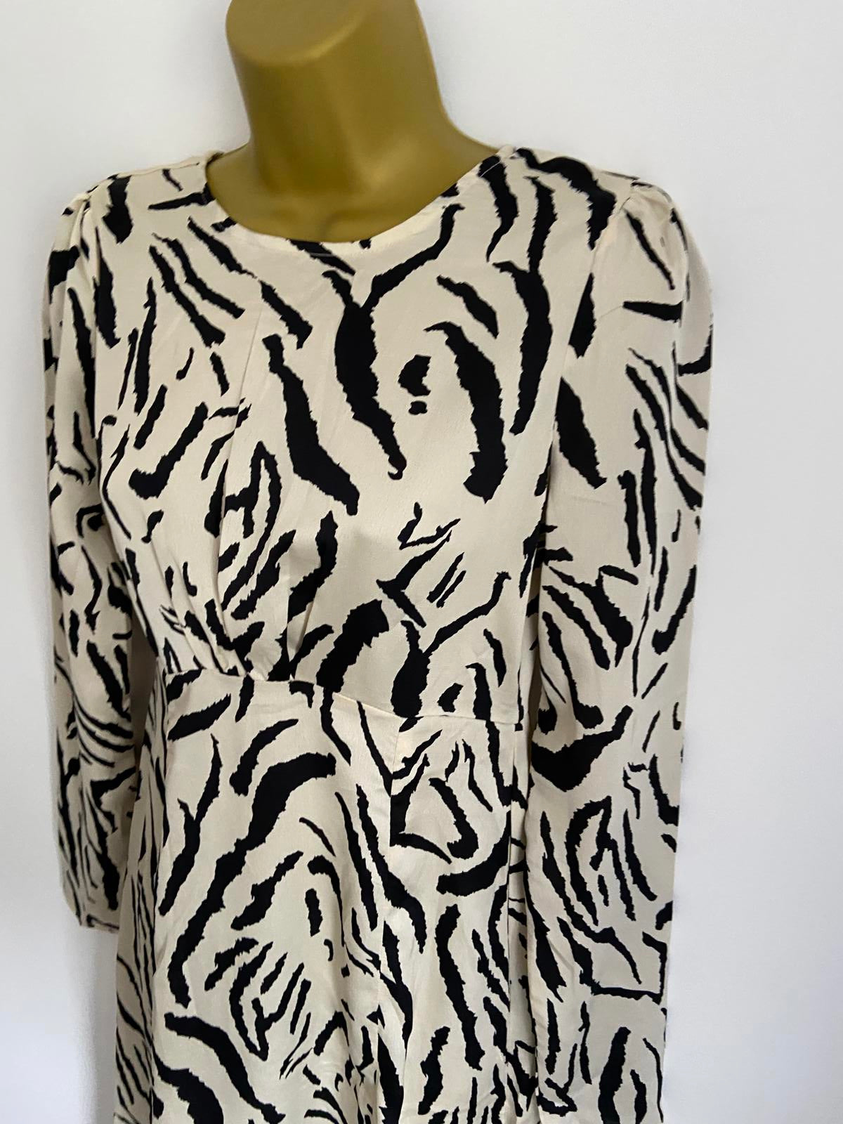 Missguided Size 6 BNWT Cream & Black Zebra Print Open Back Sleeve Midi Dress