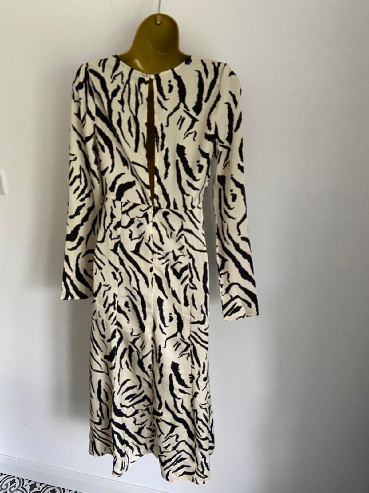 Missguided Size 6 BNWT Cream & Black Zebra Print Open Back Sleeve Midi Dress