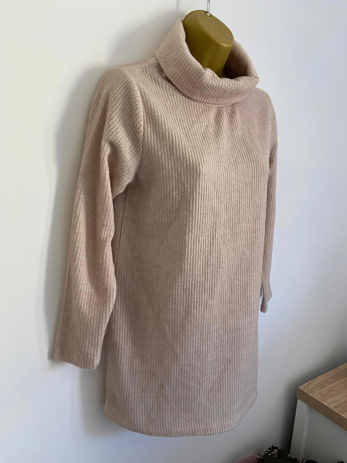 Peacocks Beige Mock Neck/Turtleneck Top - BNWOT, Size Small