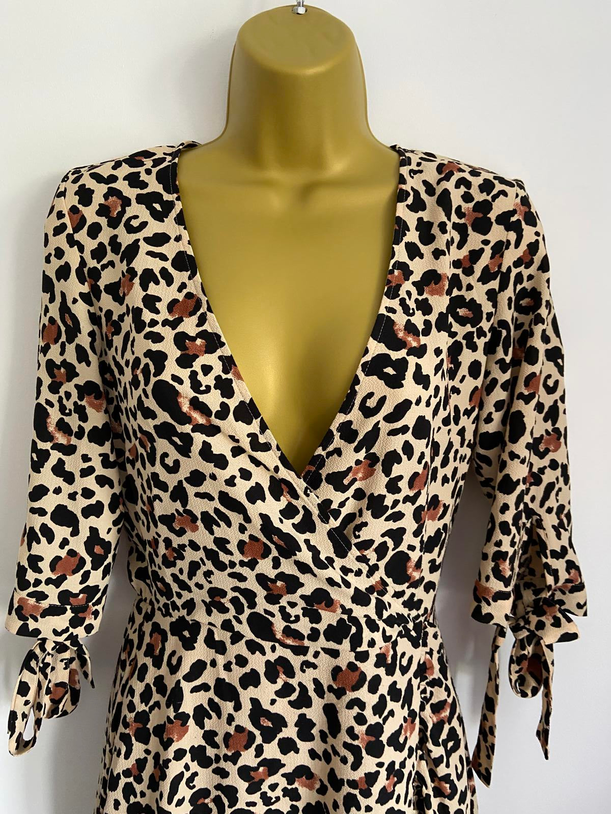 H&M Size 6 Leopard Print Wrap Front Tea Dress Ruffle Hem Ribbon Tie Sleeve