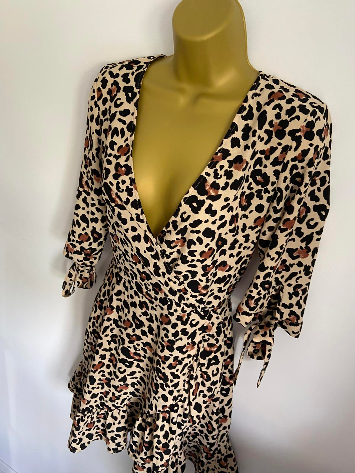H&M Size 6 Leopard Print Wrap Front Tea Dress Ruffle Hem Ribbon Tie Sleeve
