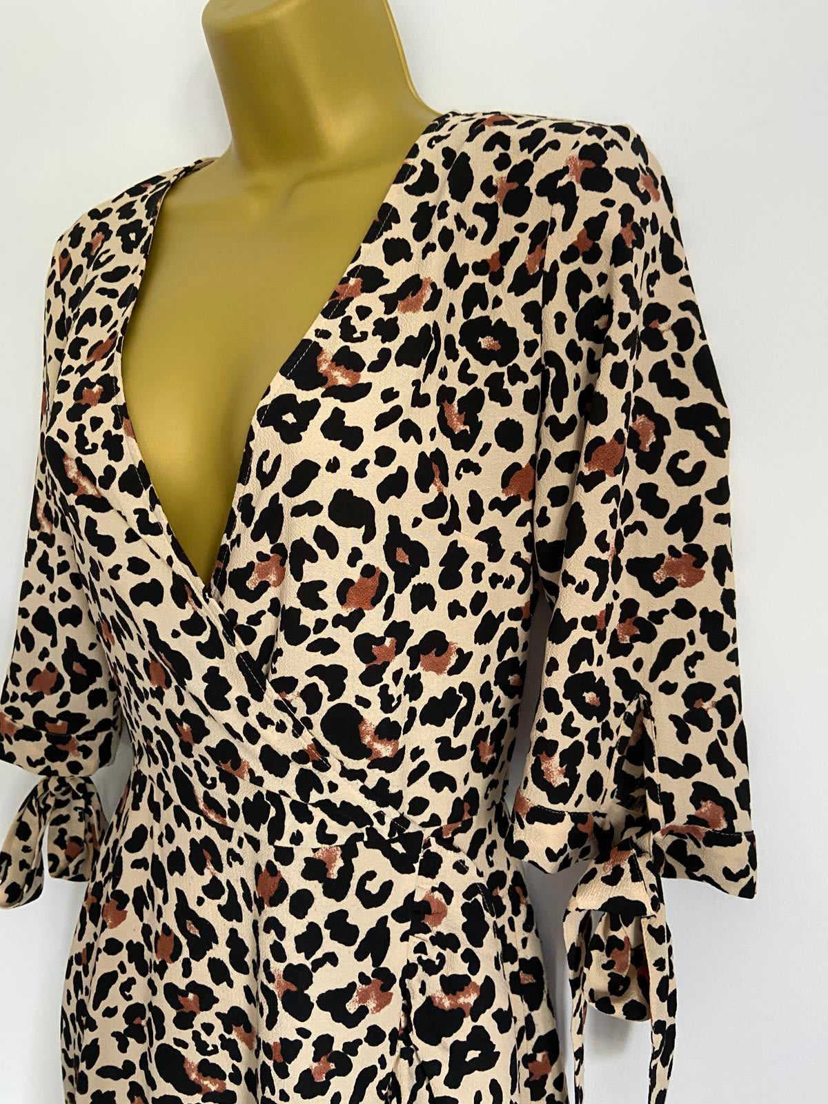 H&M Size 6 Leopard Print Wrap Front Tea Dress Ruffle Hem Ribbon Tie Sleeve